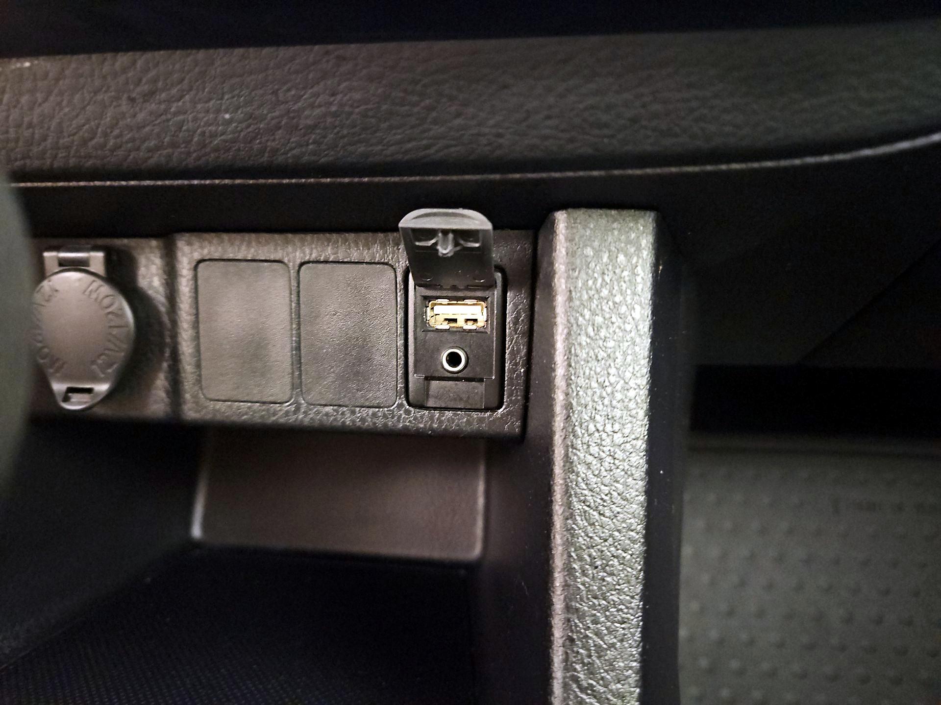 Thumbnail: 2014 Toyota Corolla - 18