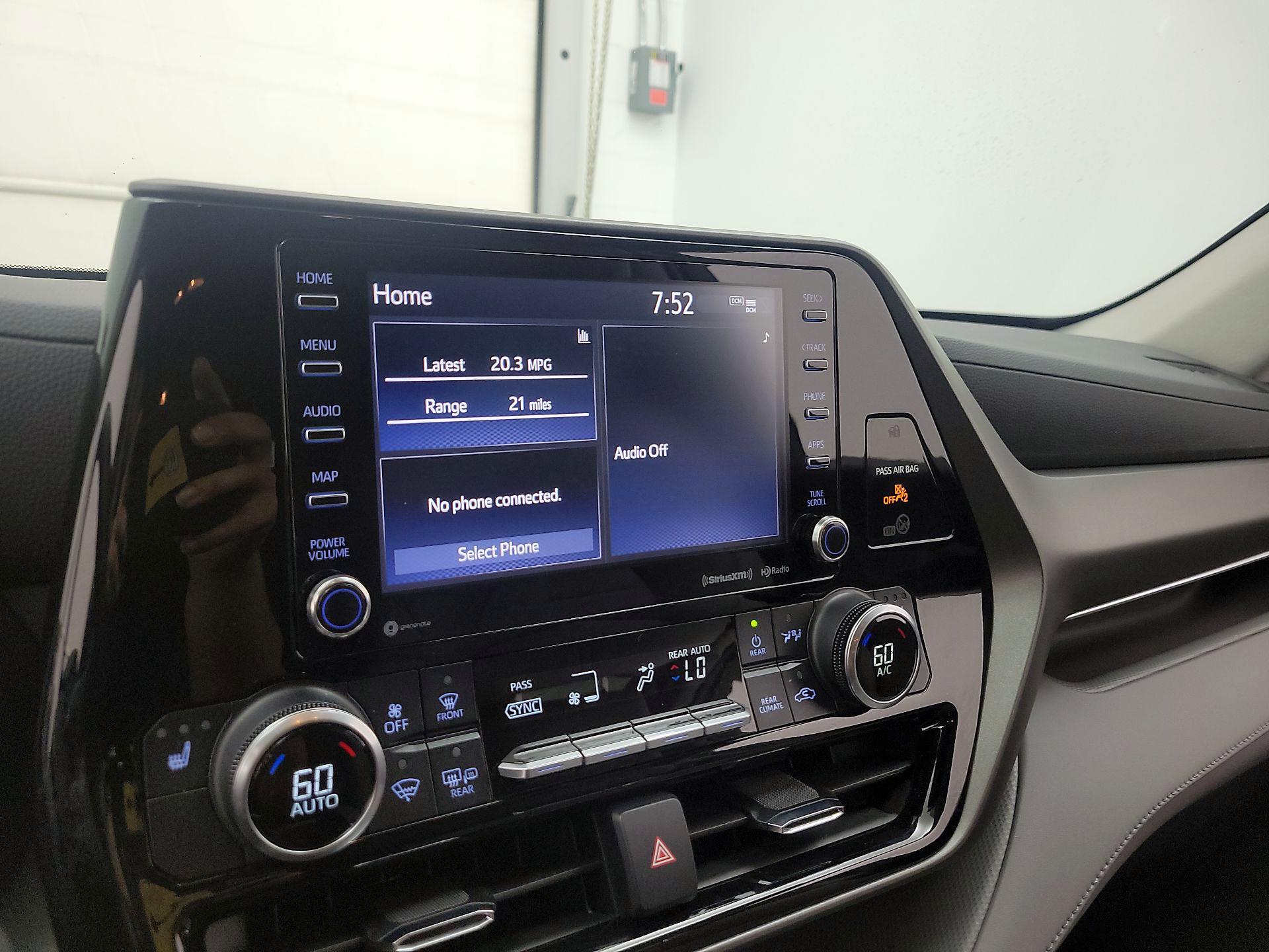 Thumbnail: 2021 Toyota Highlander - 15