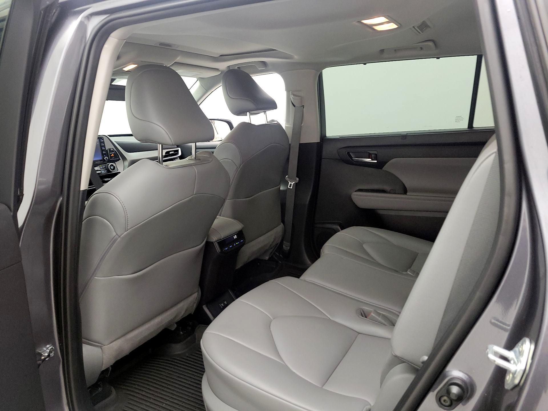 Thumbnail: 2021 Toyota Highlander - 20