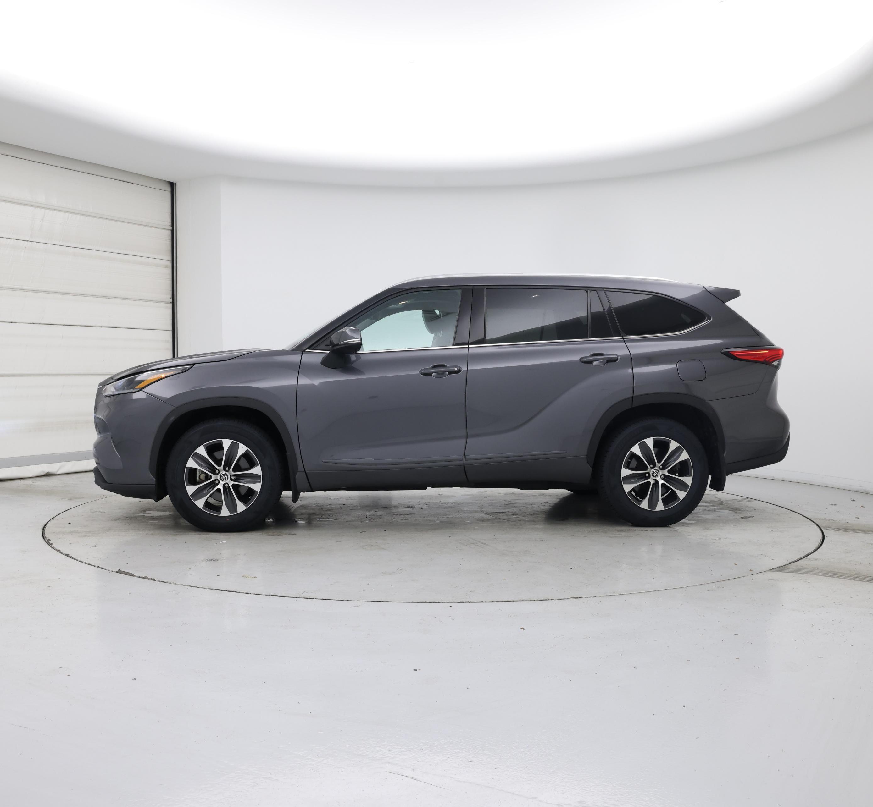 Thumbnail: 2021 Toyota Highlander - 3