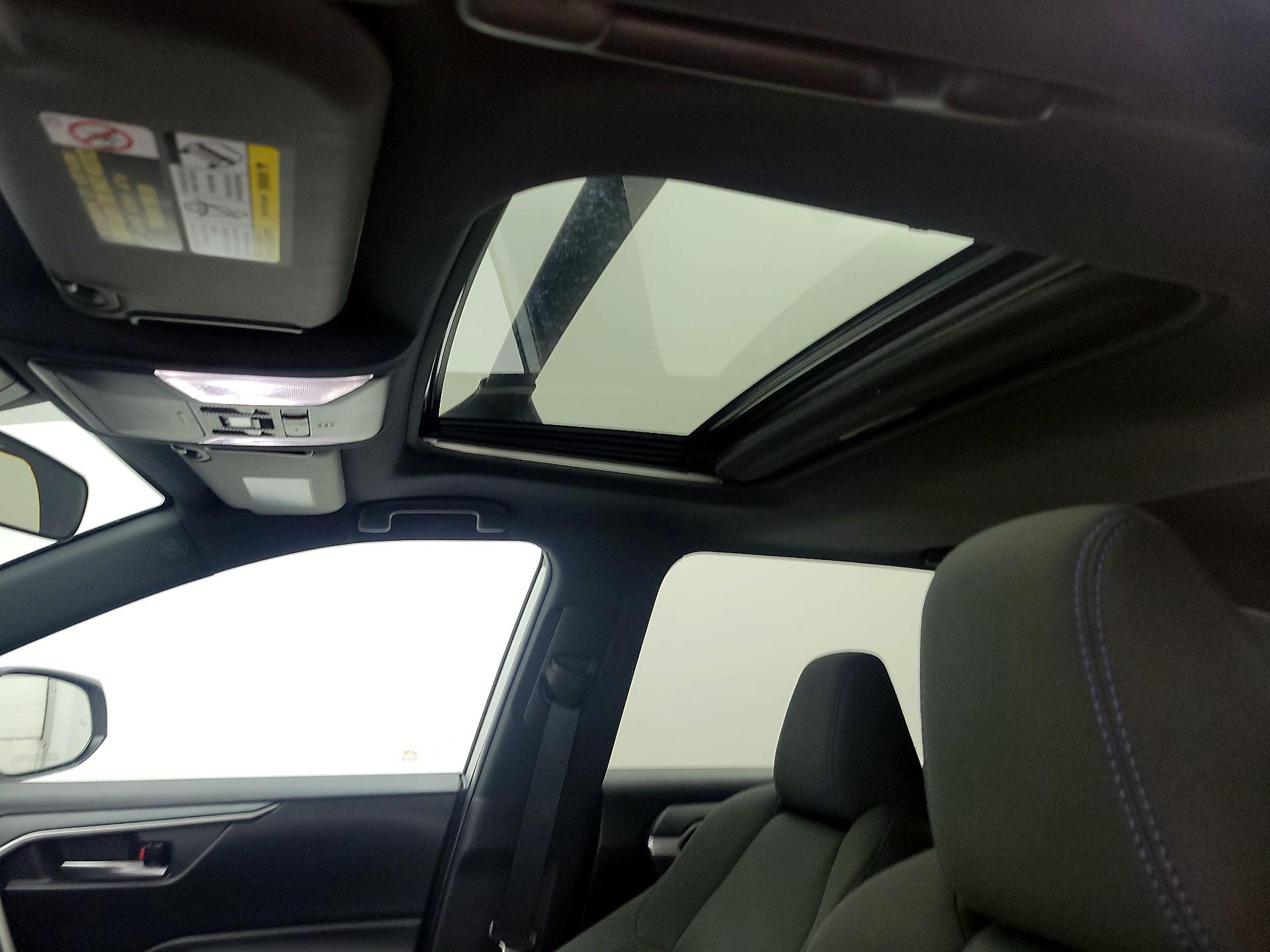 Thumbnail: 2022 Toyota RAV4 - 19