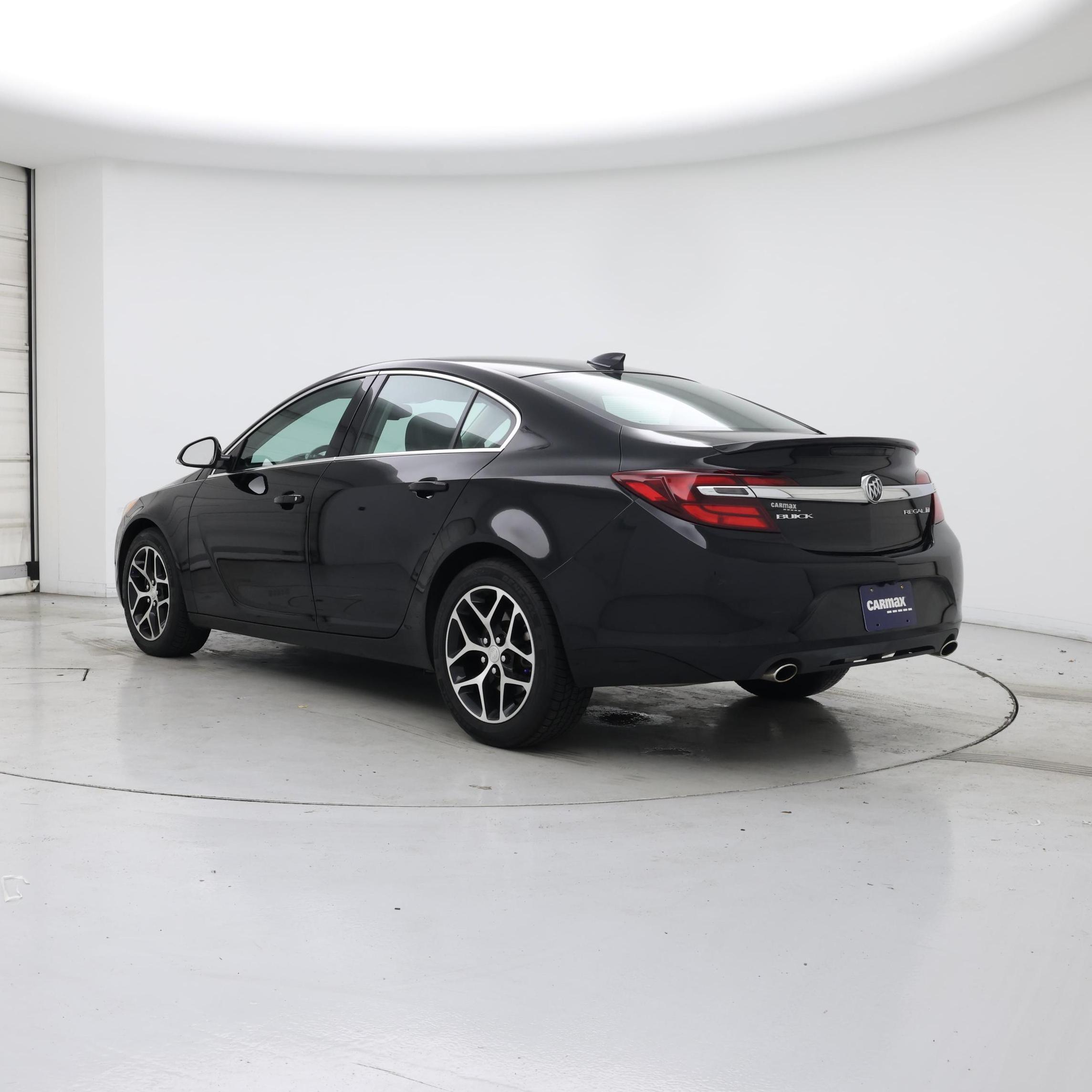Thumbnail: 2017 Buick Regal - 2