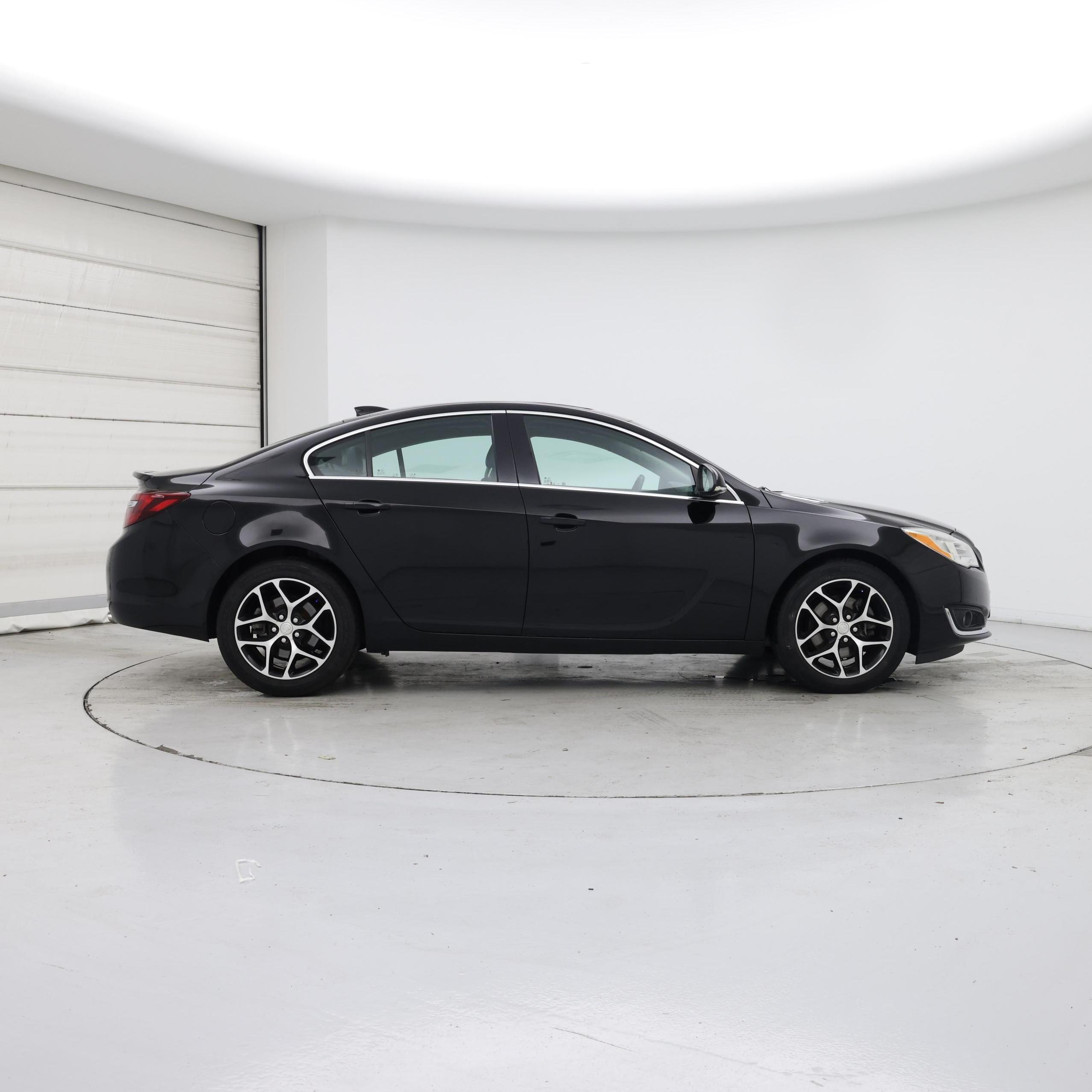 Thumbnail: 2017 Buick Regal - 7