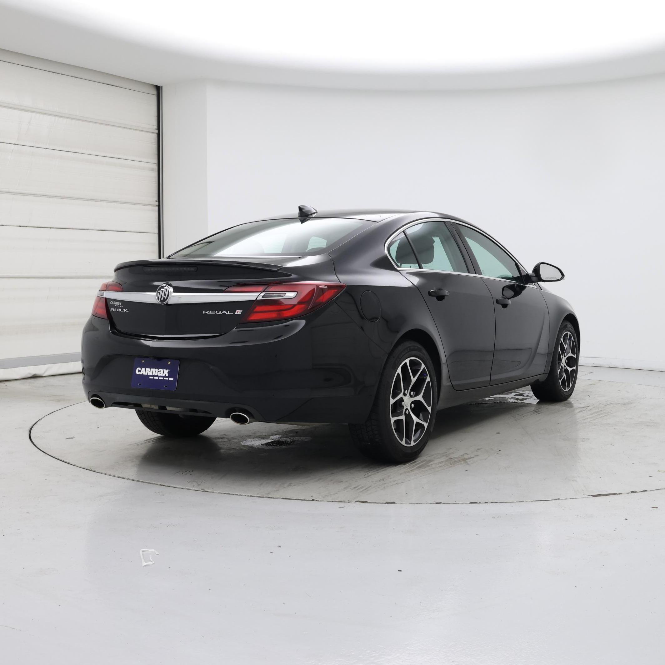 Thumbnail: 2017 Buick Regal - 8