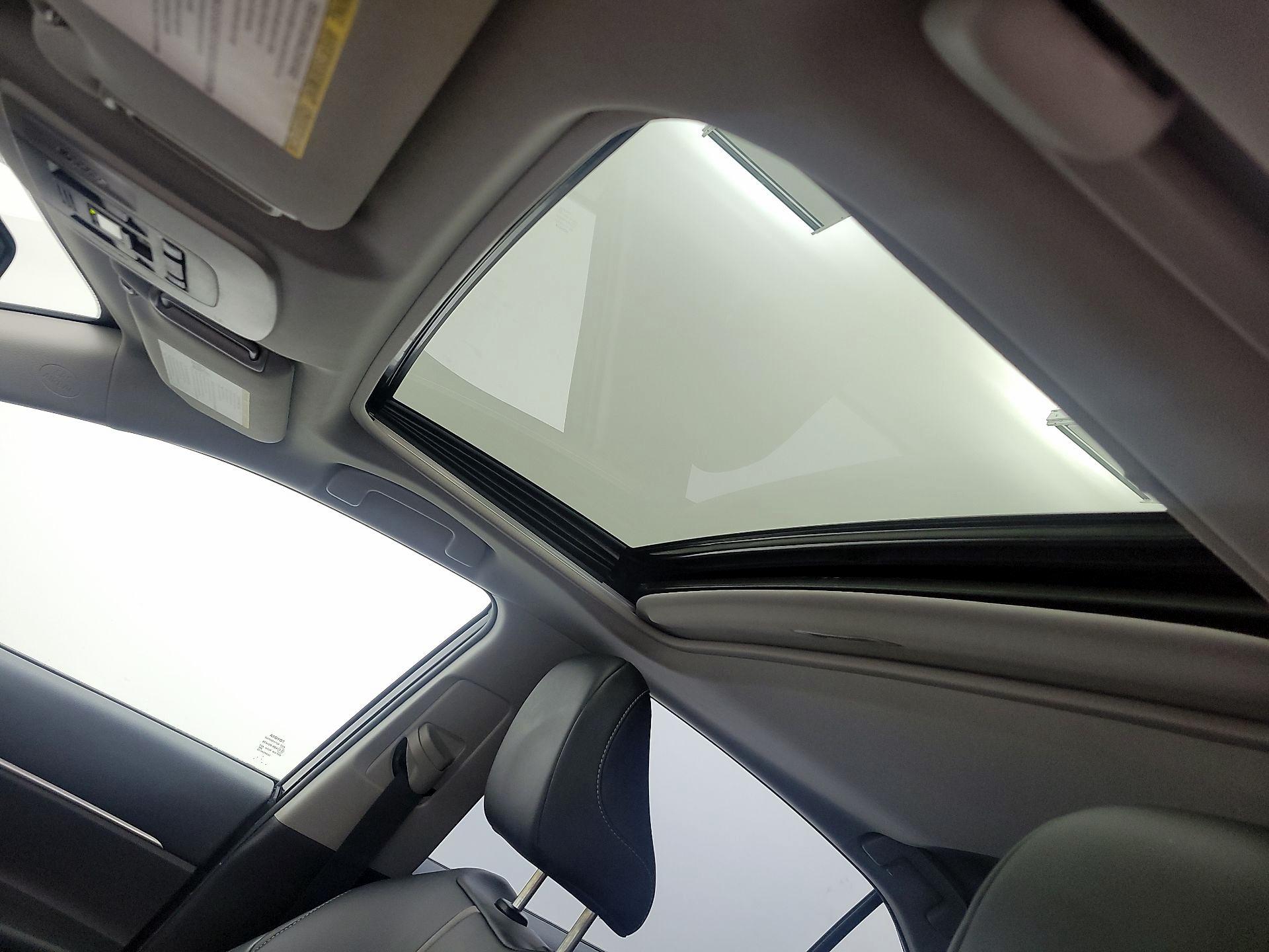 Thumbnail: 2022 Toyota Camry - 18