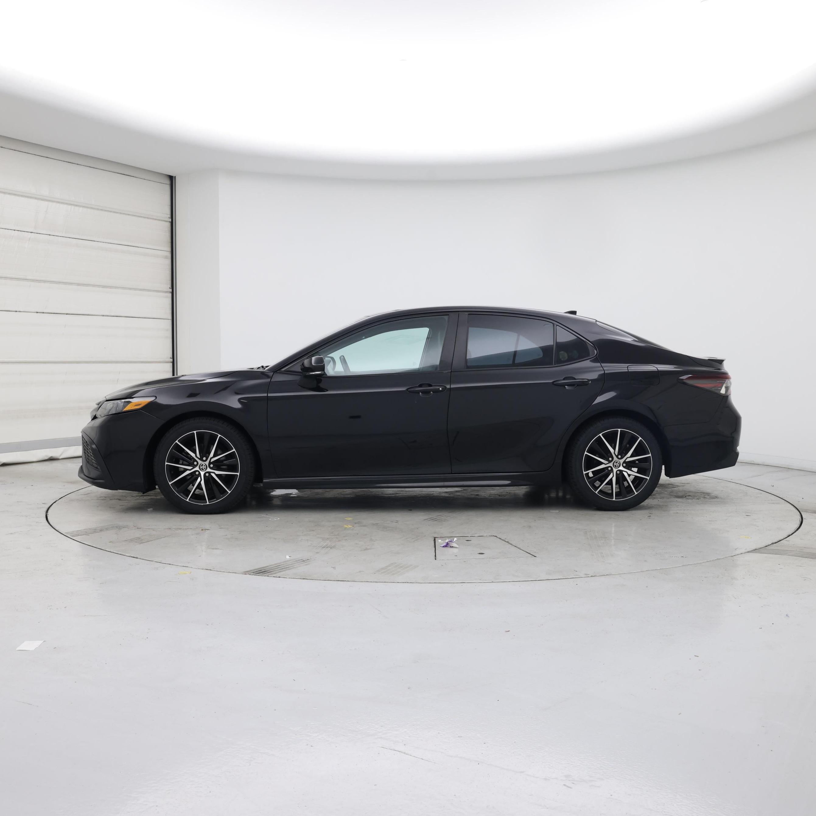 Thumbnail: 2022 Toyota Camry - 3