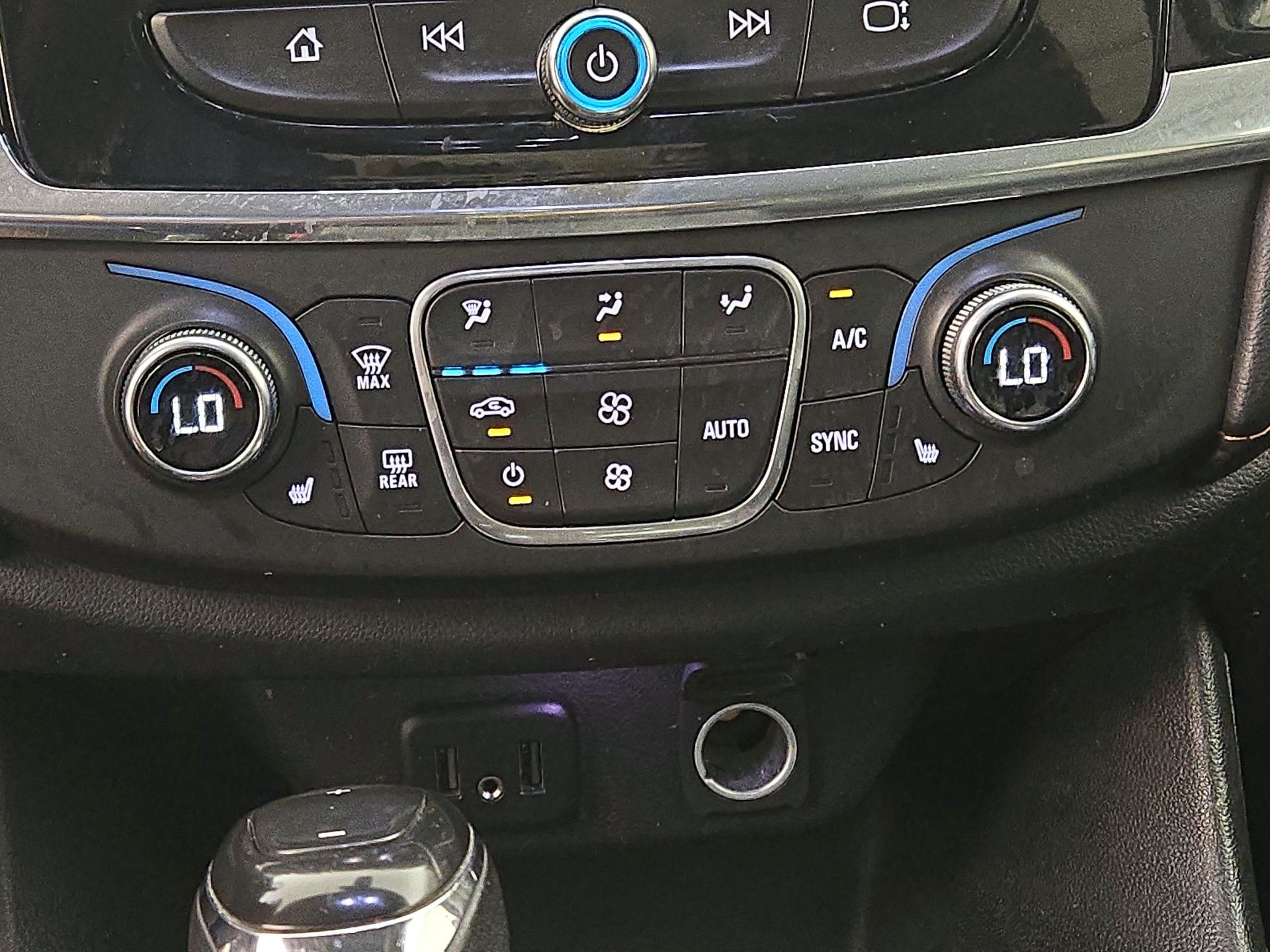 Thumbnail: 2020 Chevrolet Traverse - 16