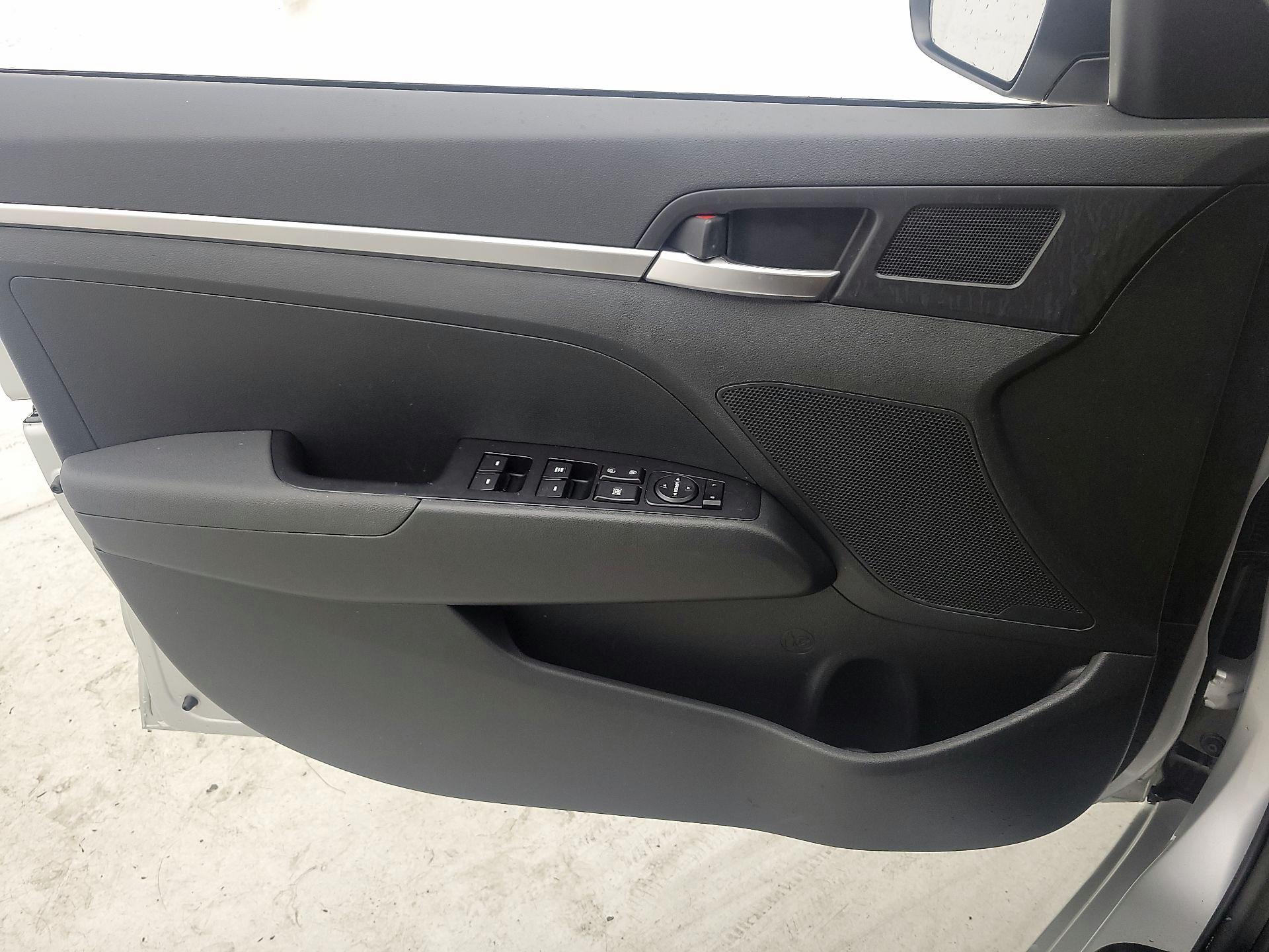 Thumbnail: 2019 Hyundai Elantra - 12