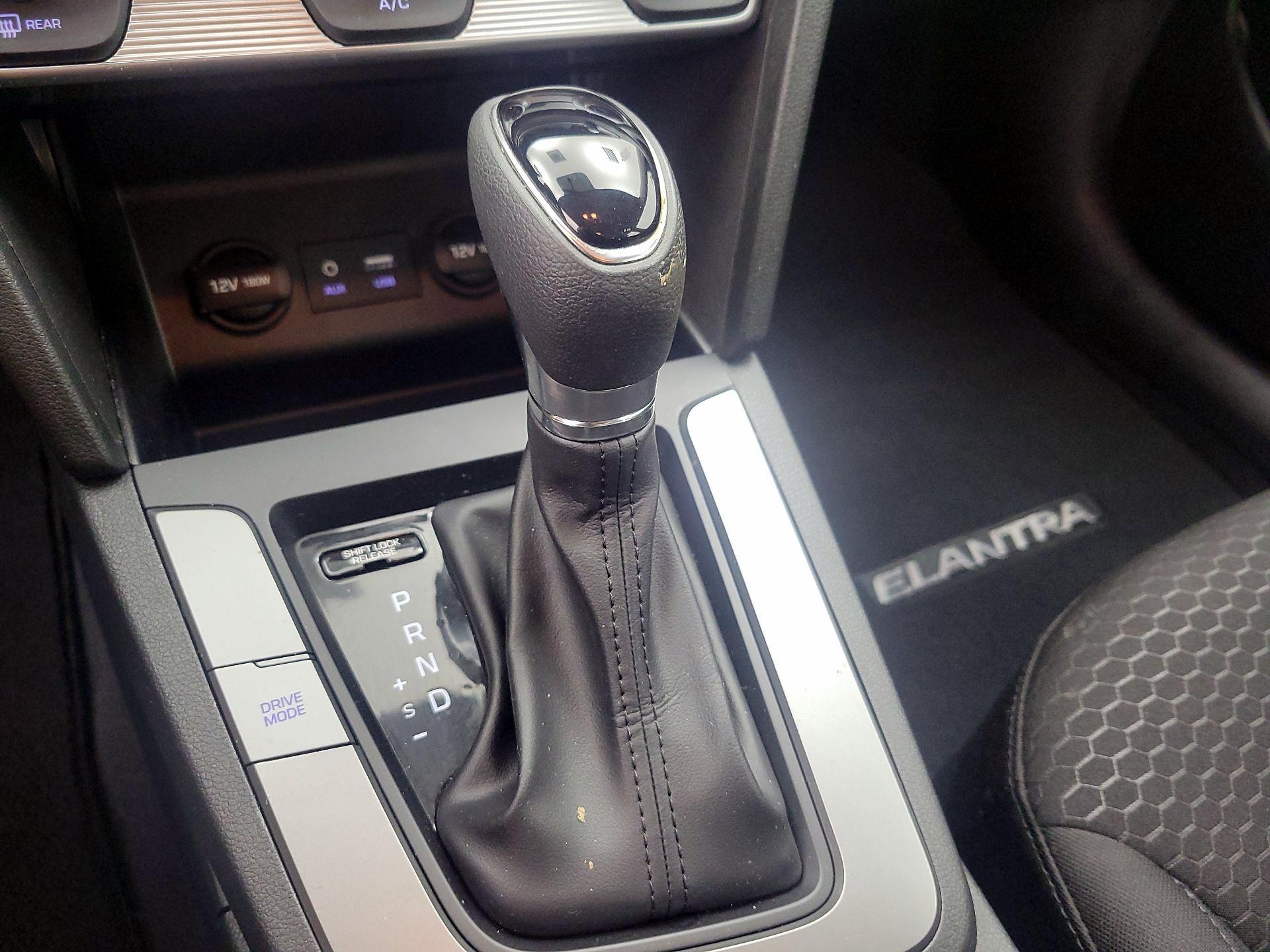 Thumbnail: 2019 Hyundai Elantra - 17