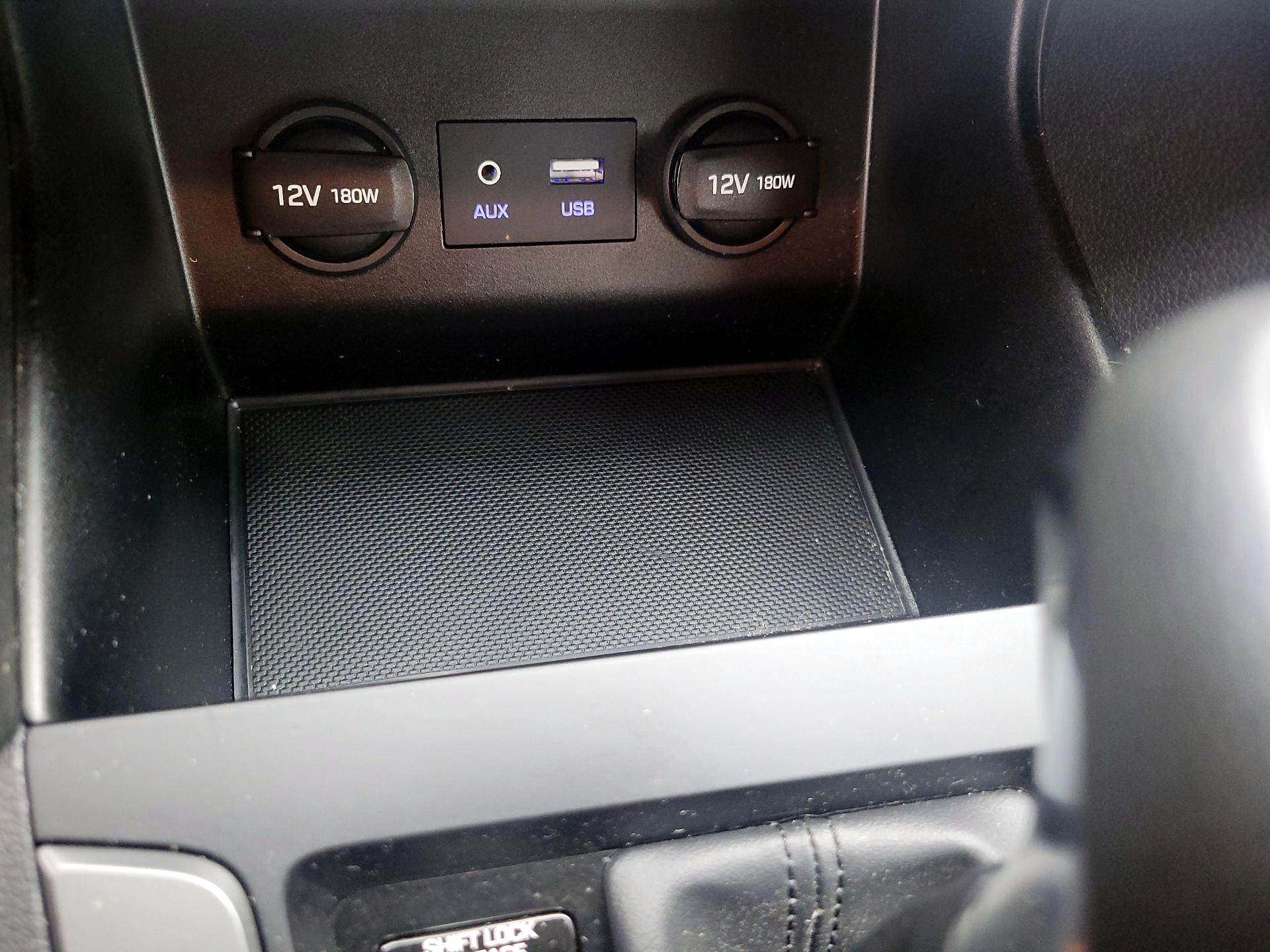 Thumbnail: 2019 Hyundai Elantra - 18