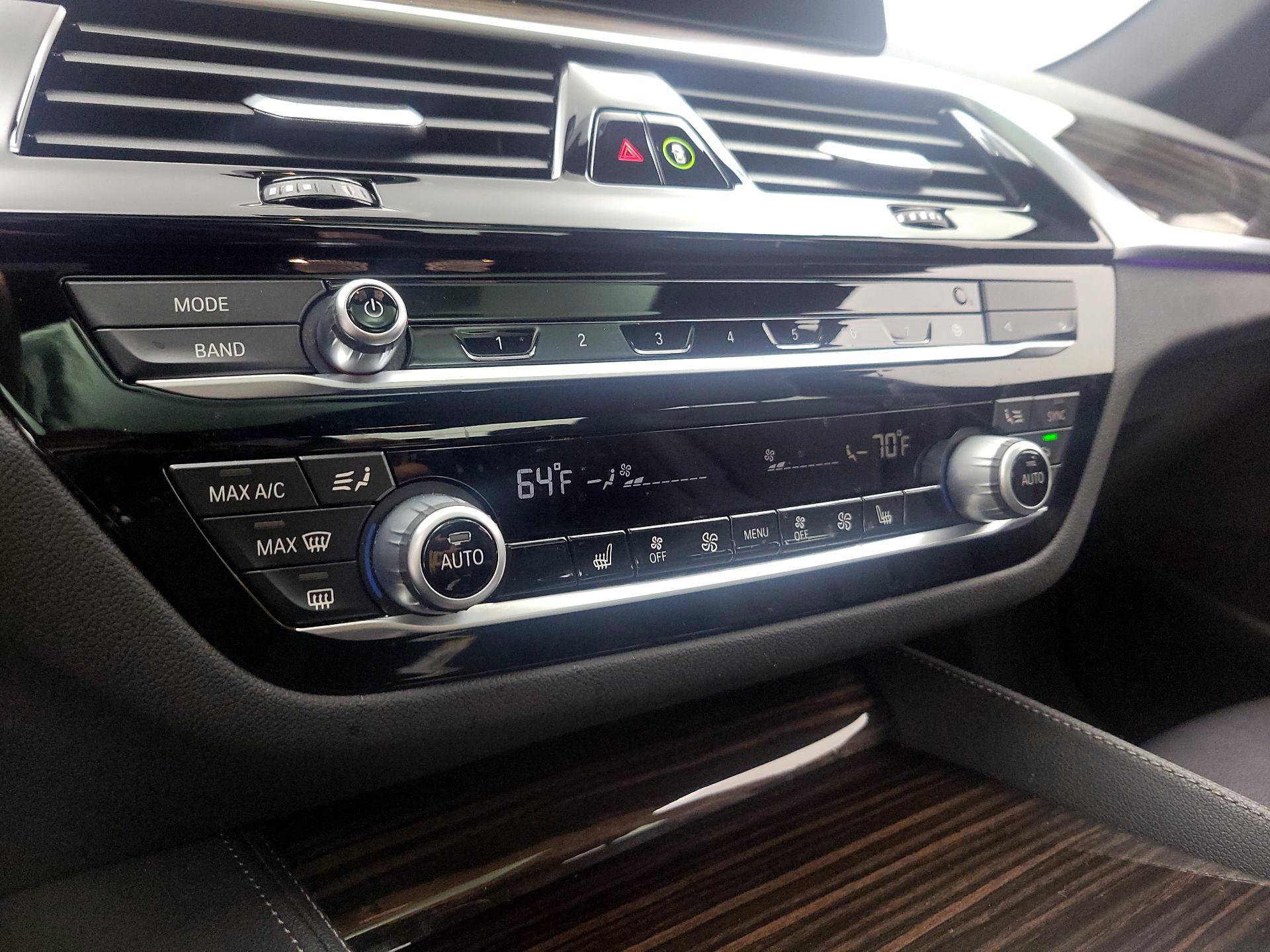Thumbnail: 2022 BMW 5 Series - 16