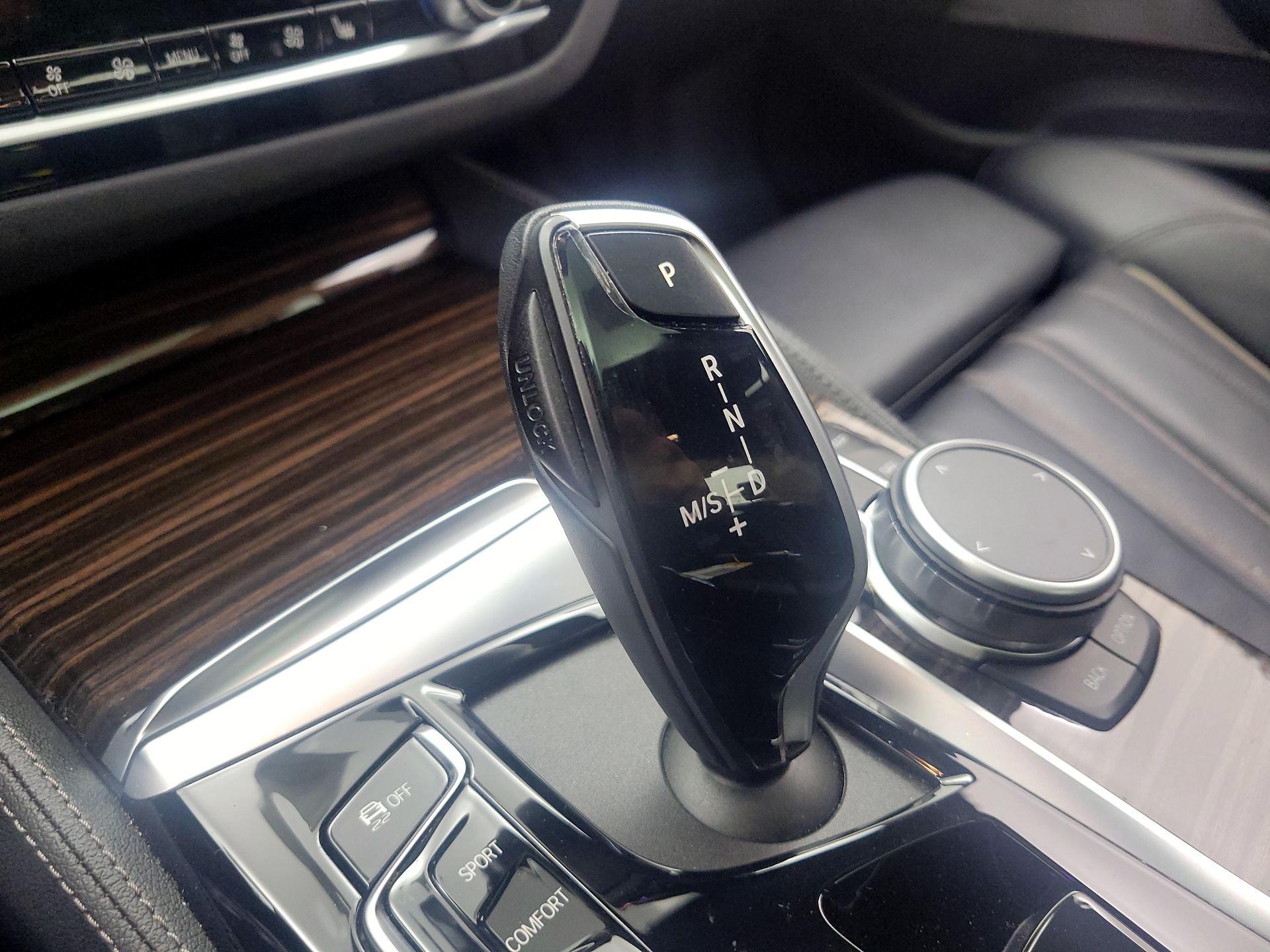 Thumbnail: 2022 BMW 5 Series - 17