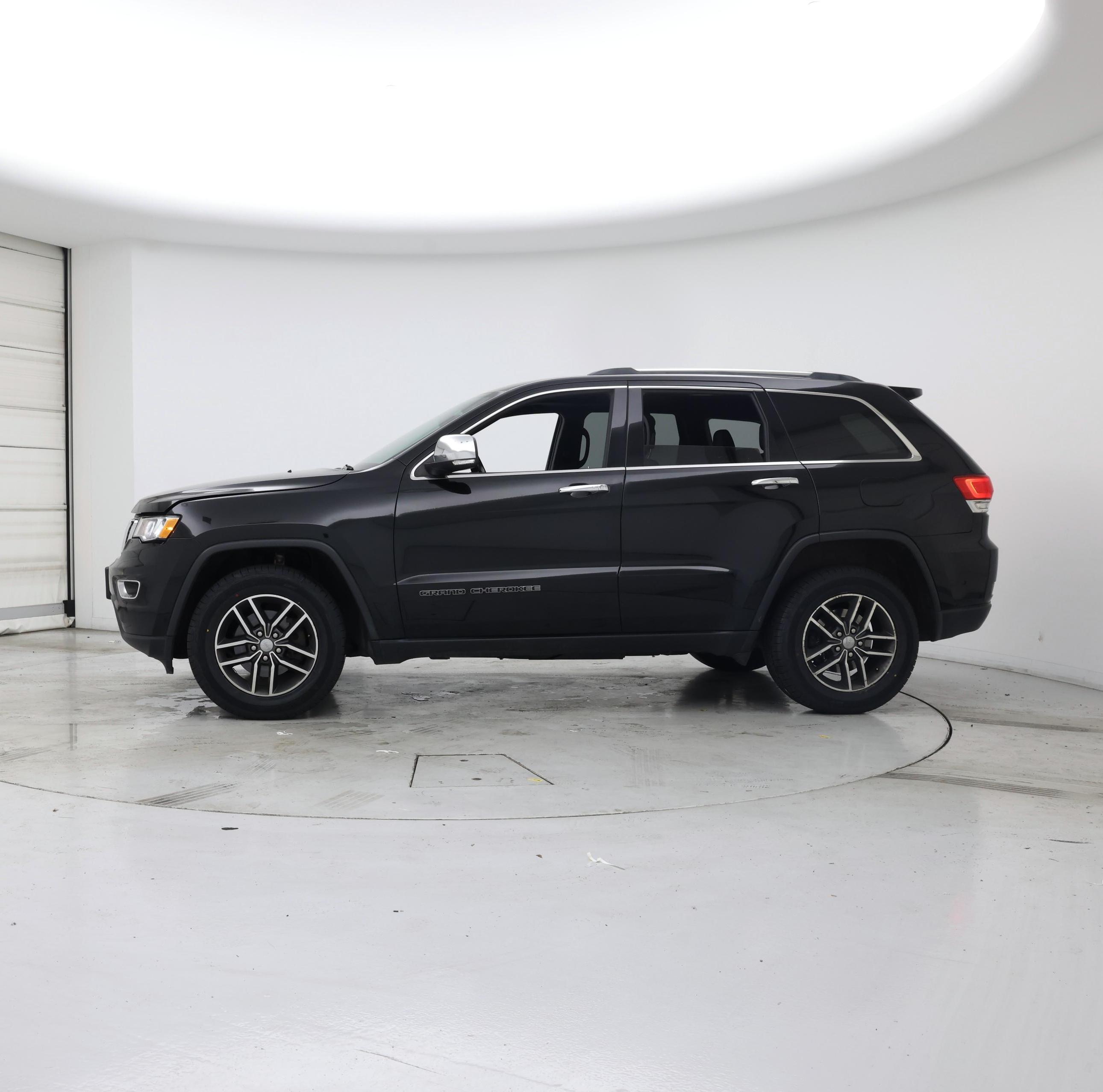 Thumbnail: 2018 Jeep Grand Cherokee - 3