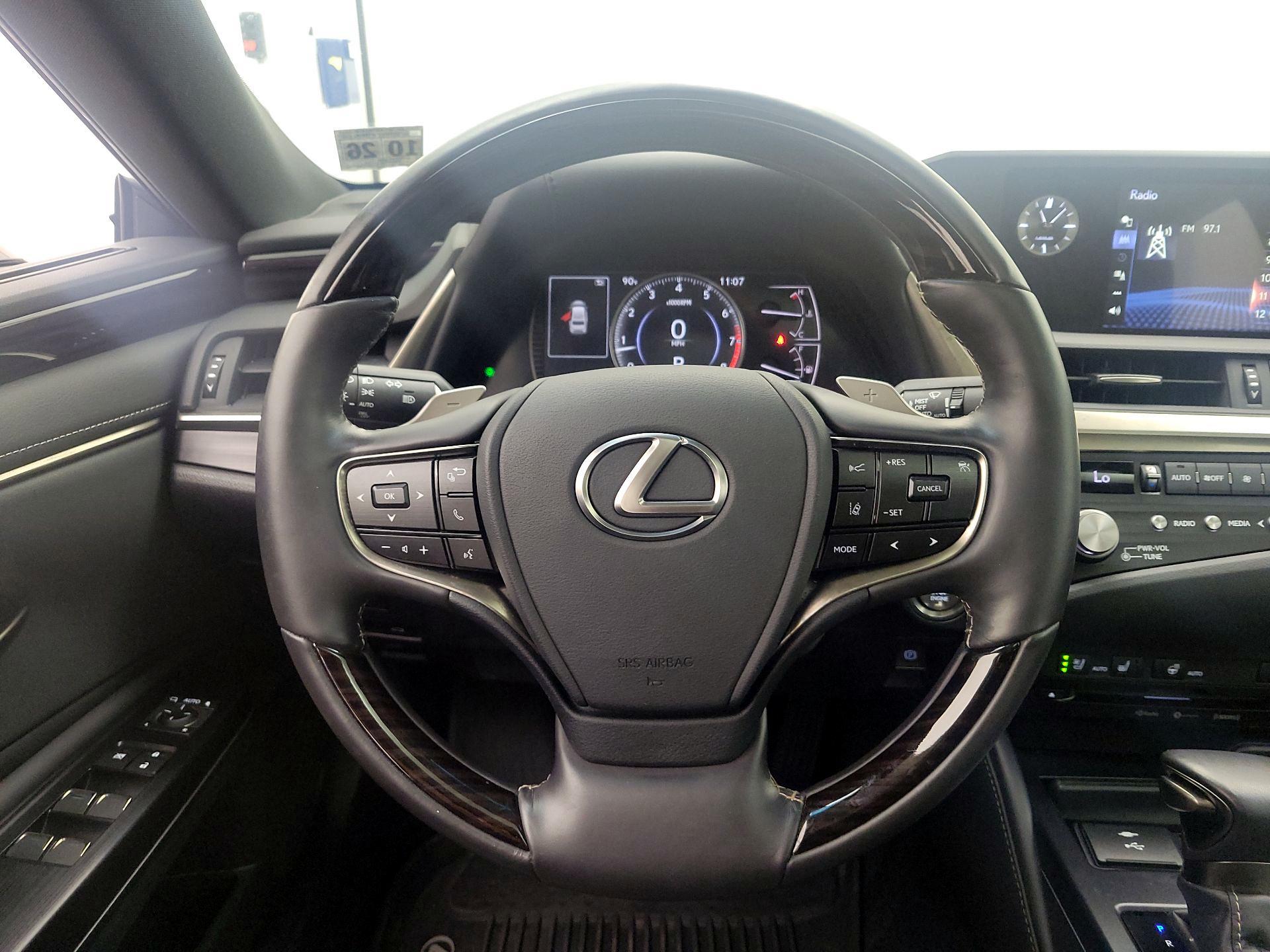 Thumbnail: 2021 Lexus ES - 10