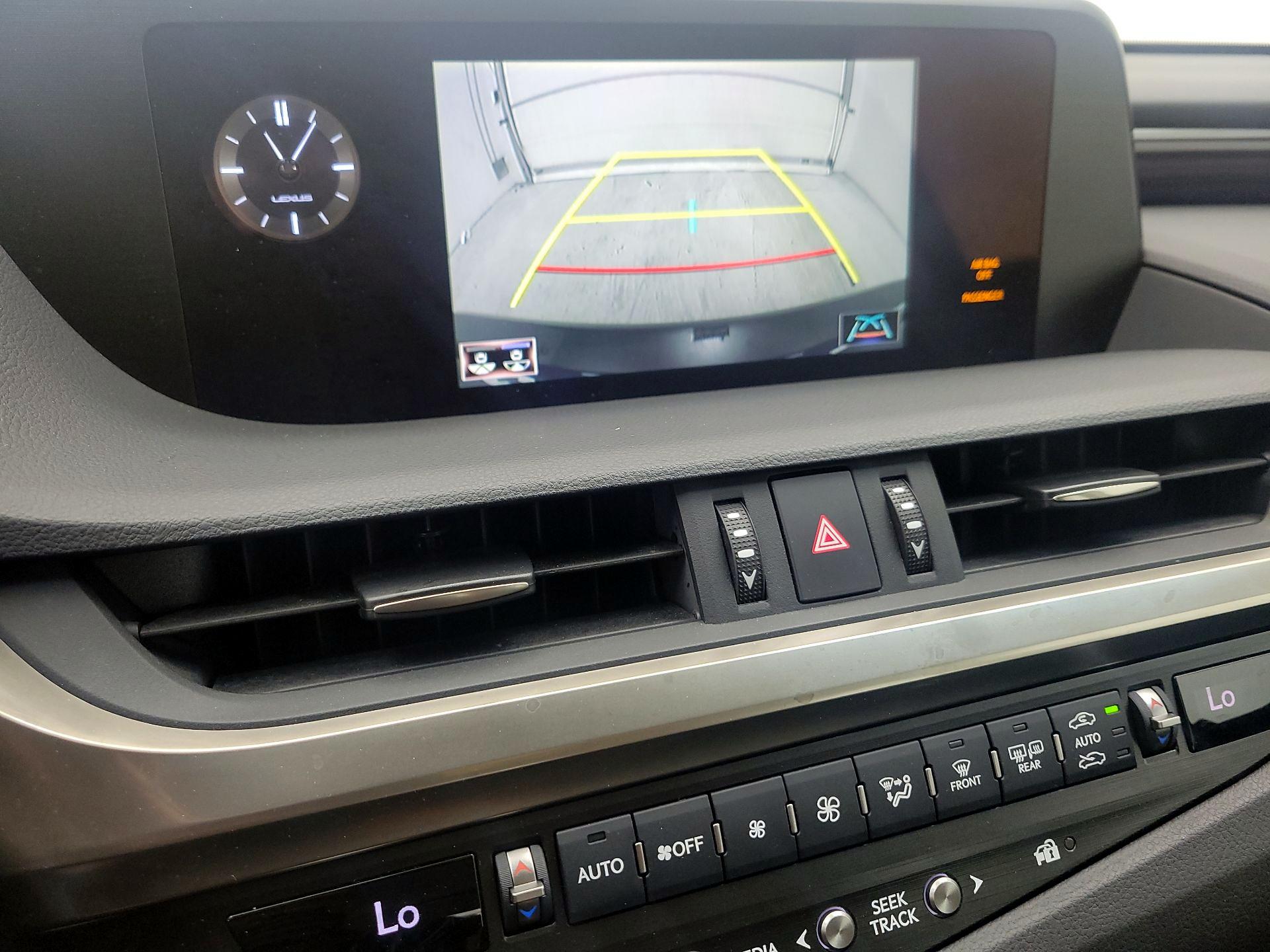 Thumbnail: 2021 Lexus ES - 14