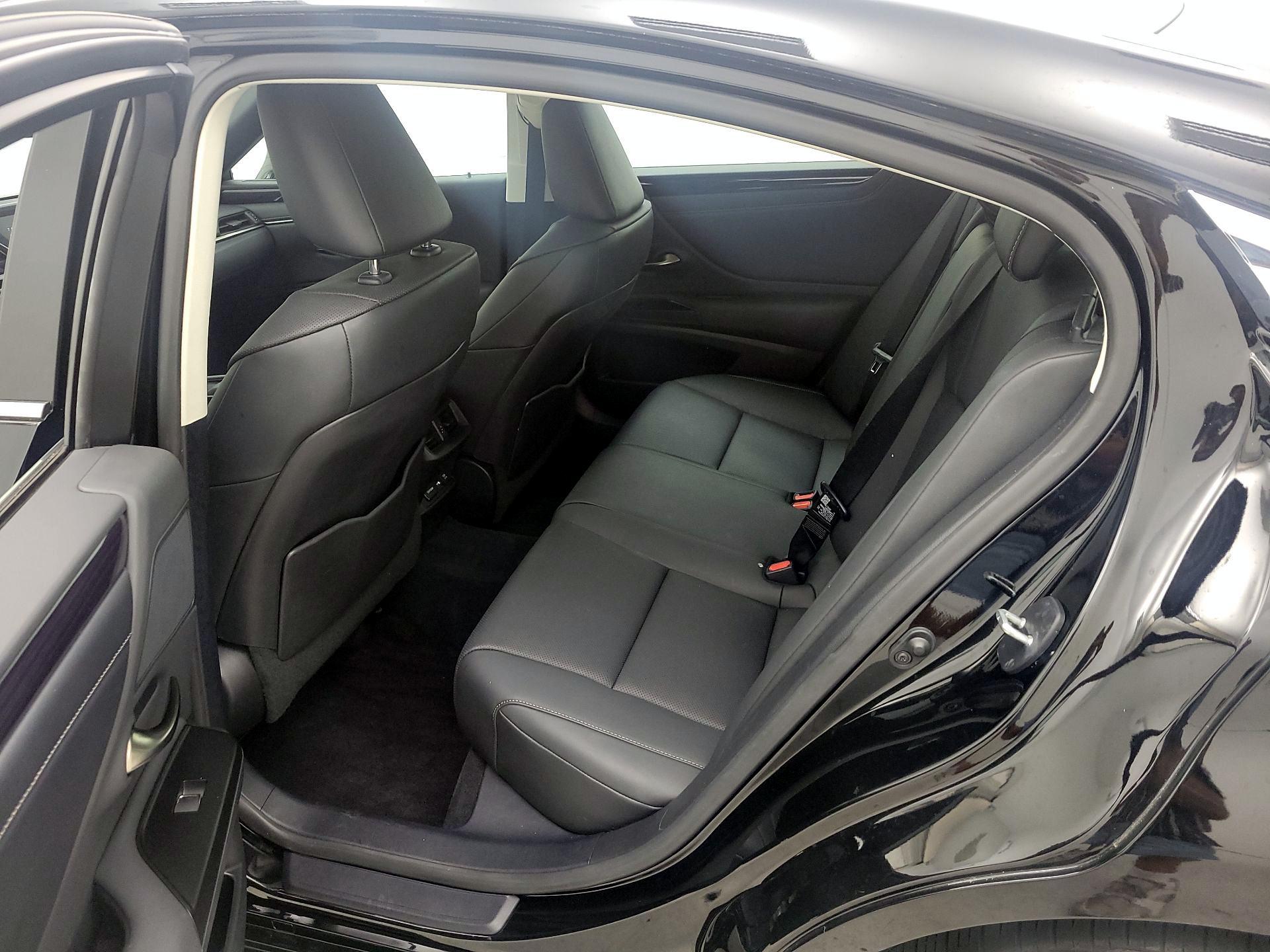 Thumbnail: 2021 Lexus ES - 20