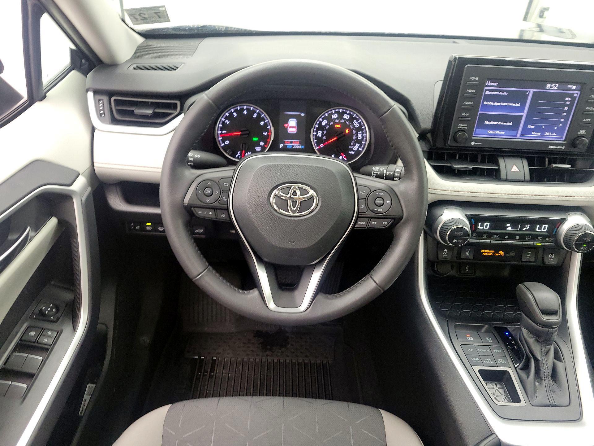 Thumbnail: 2022 Toyota RAV4 - 10