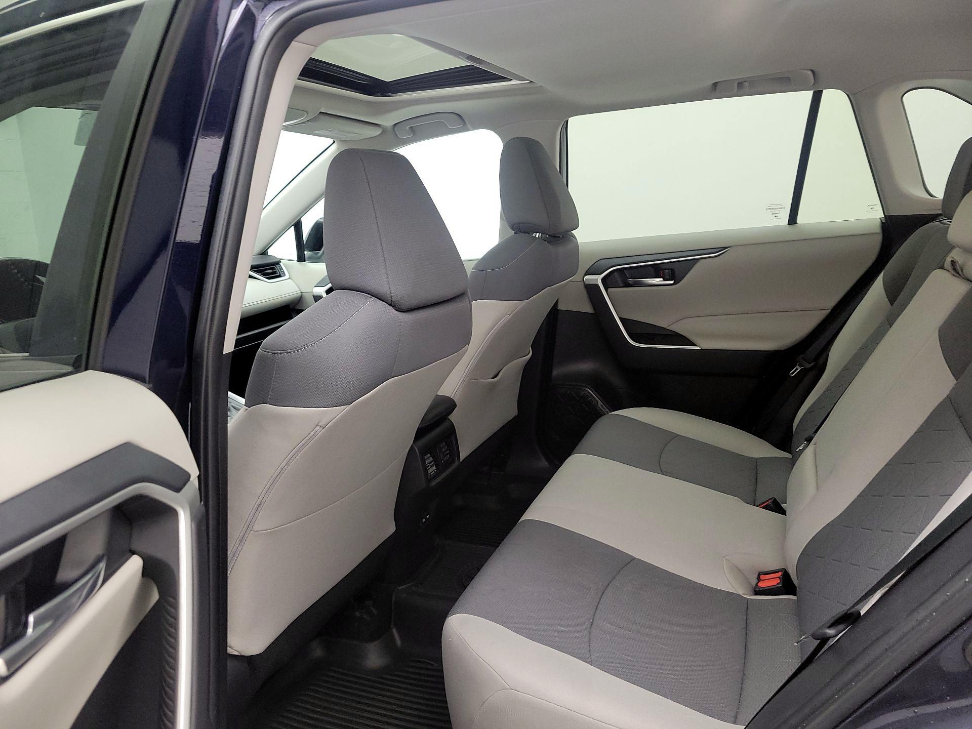 Thumbnail: 2022 Toyota RAV4 - 20