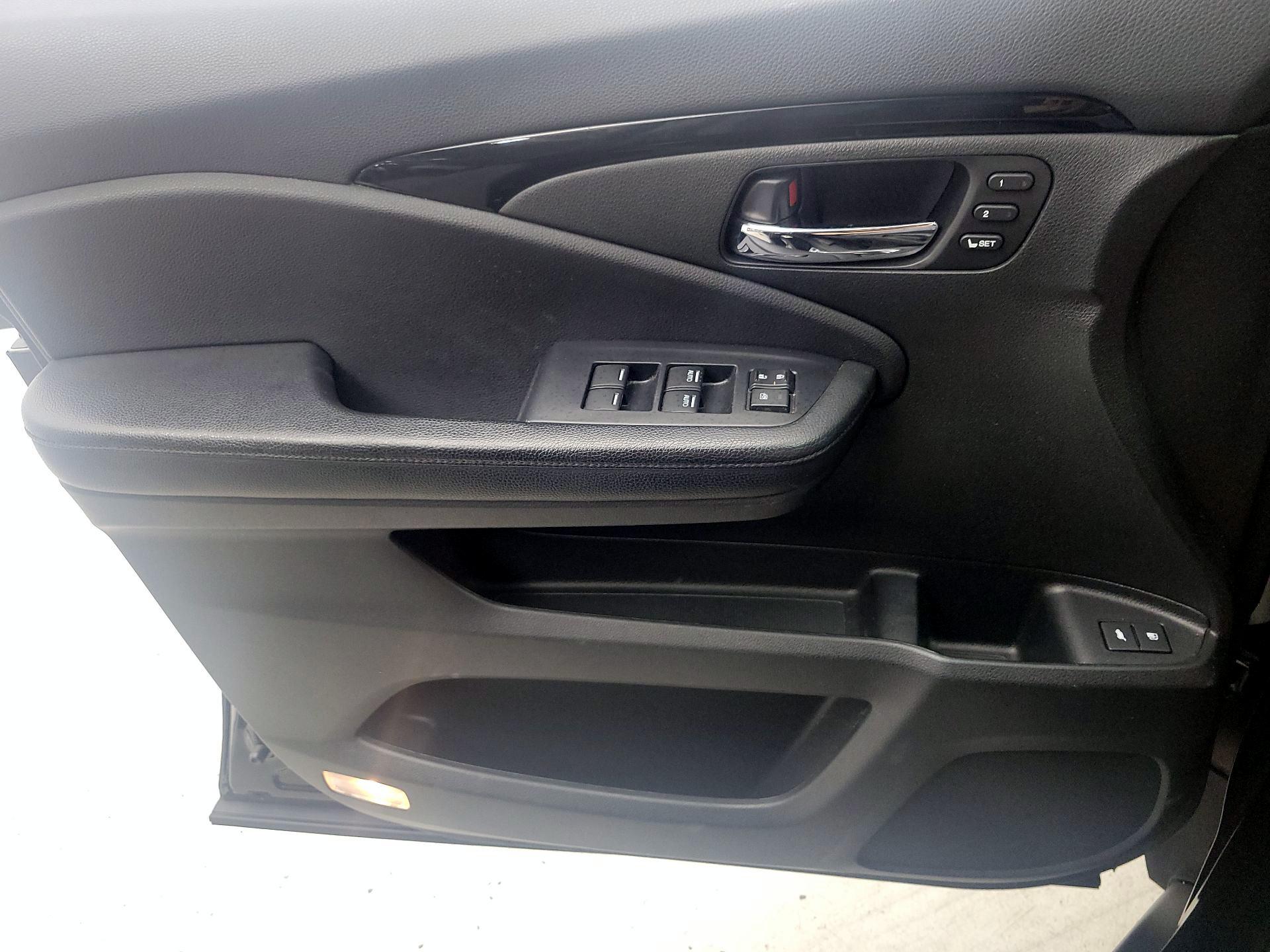 Thumbnail: 2018 Honda Pilot - 12