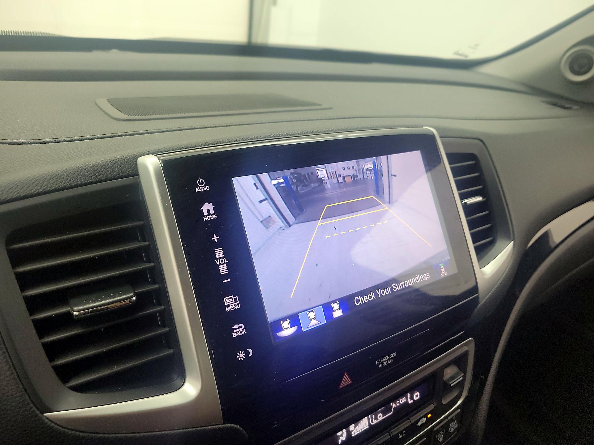 Thumbnail: 2018 Honda Pilot - 15