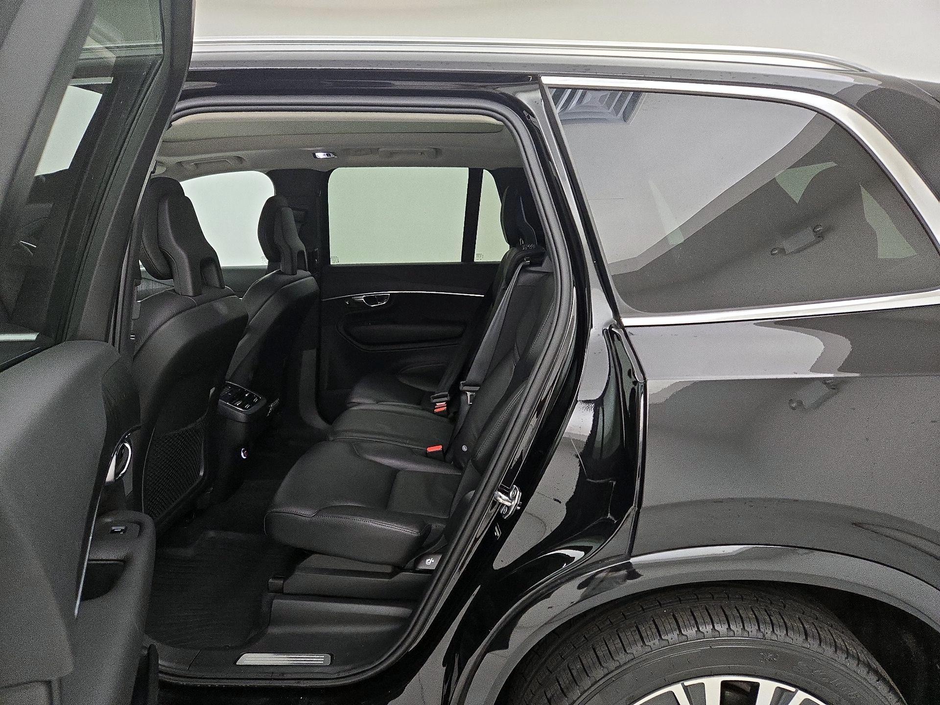 Thumbnail: 2020 Volvo XC90 - 17