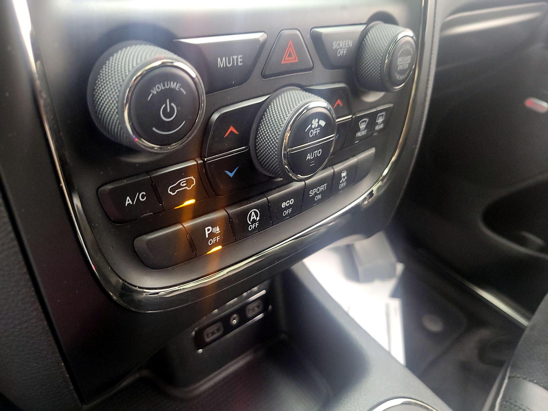 Thumbnail: 2018 Dodge Durango - 17
