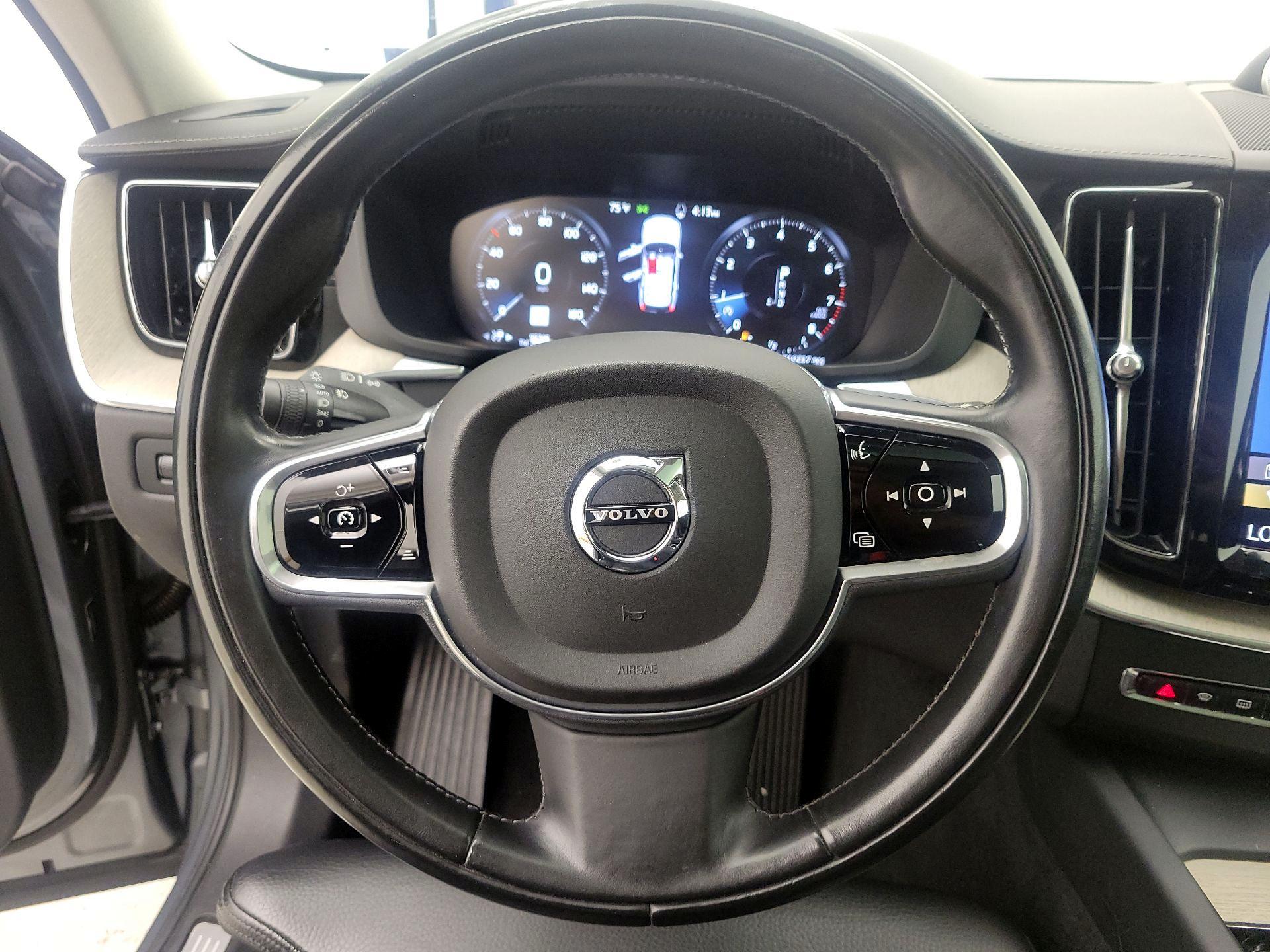 Thumbnail: 2018 Volvo XC60 - 10
