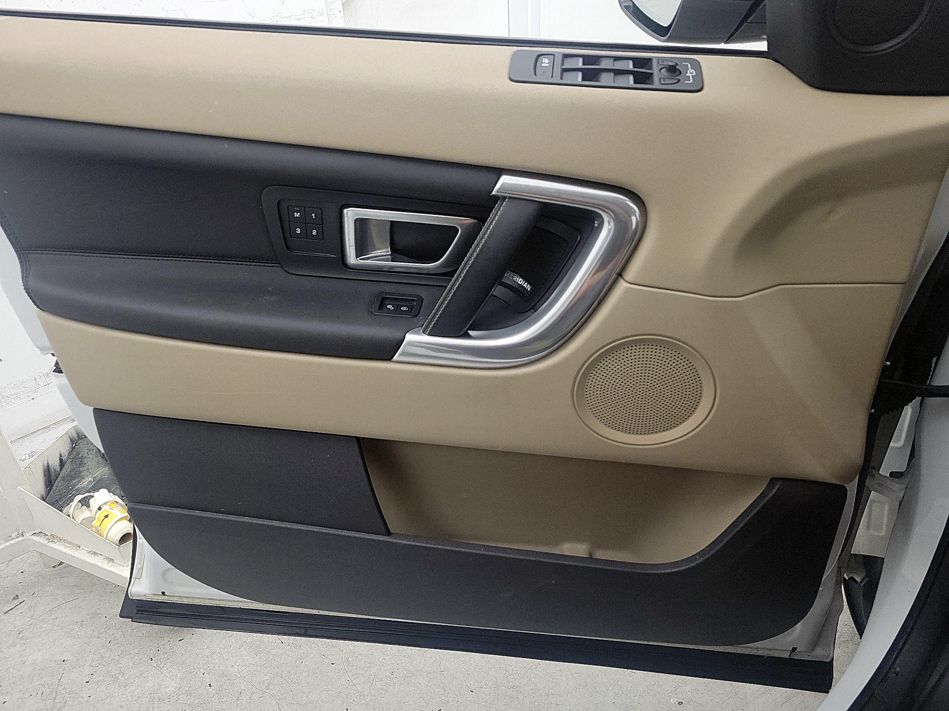 Thumbnail: 2019 Land Rover Discovery Sport - 12