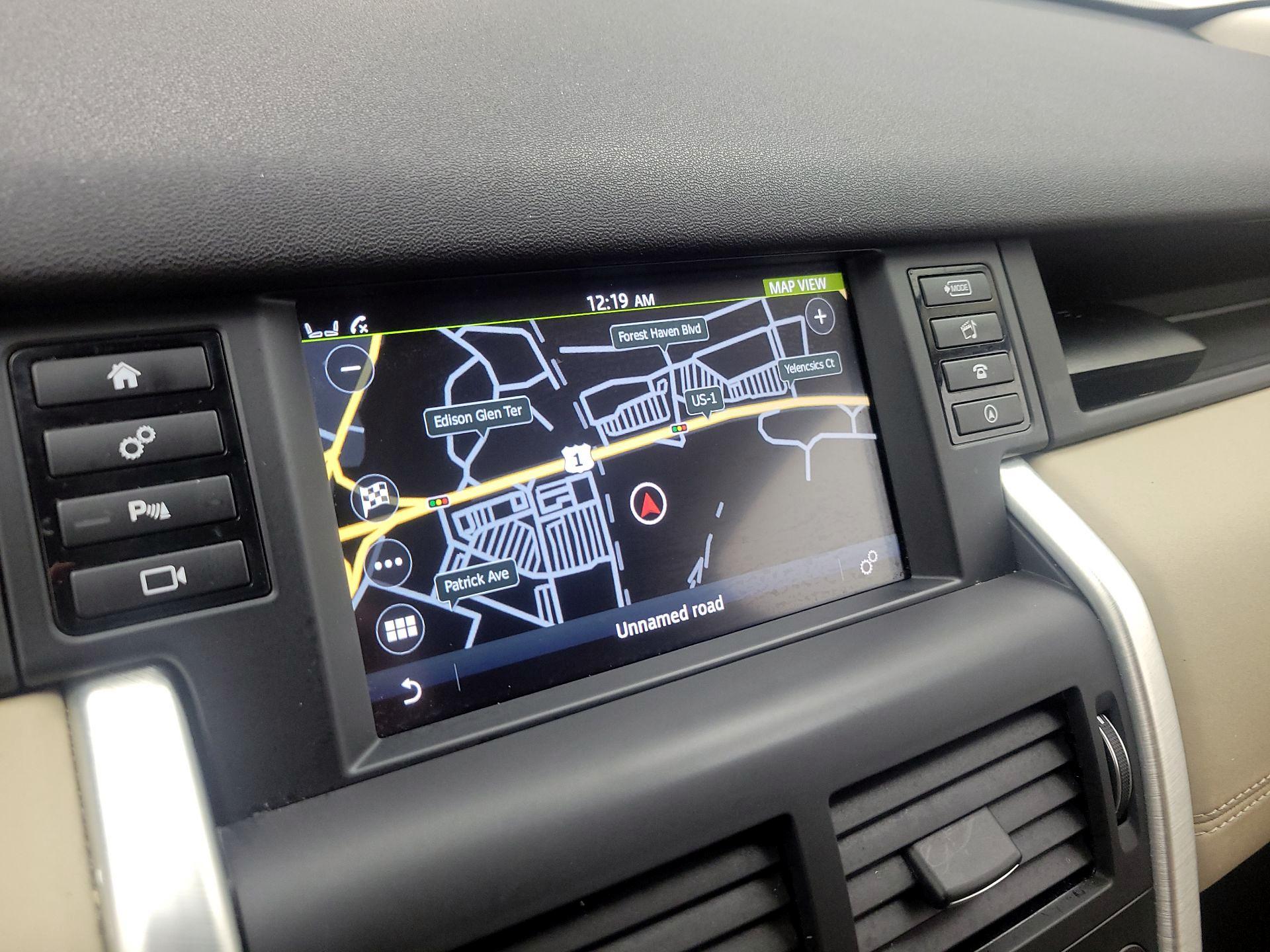 Thumbnail: 2019 Land Rover Discovery Sport - 14