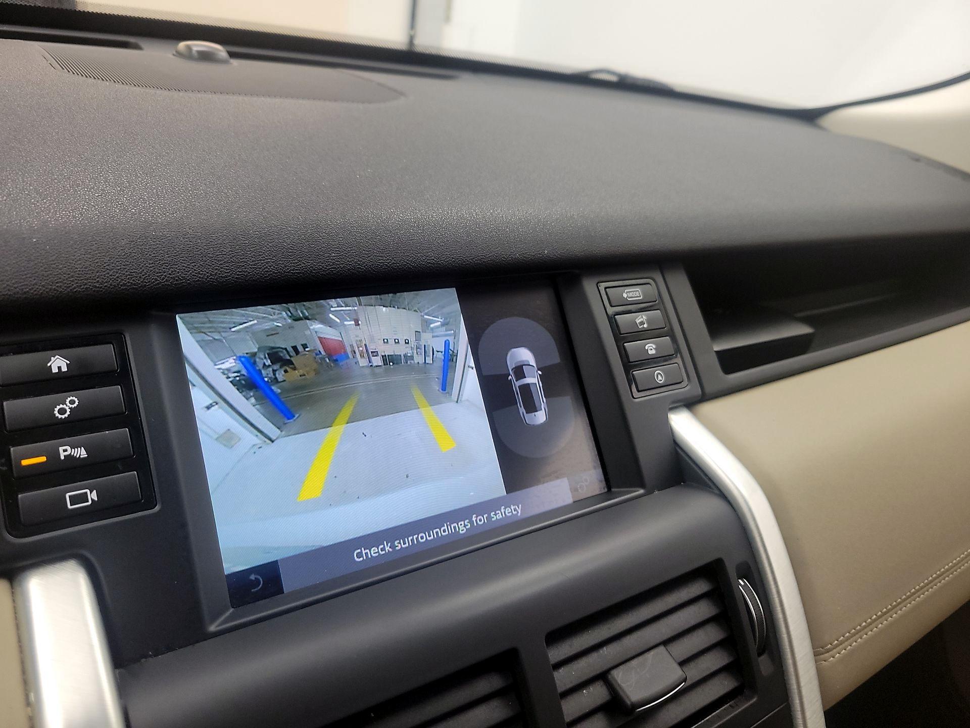Thumbnail: 2019 Land Rover Discovery Sport - 15