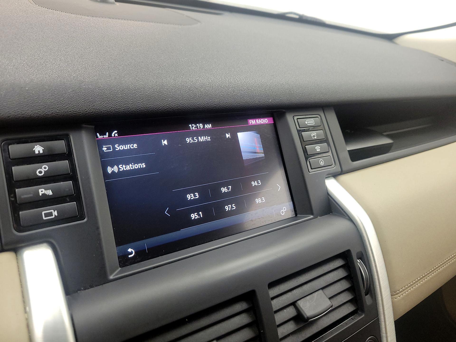 Thumbnail: 2019 Land Rover Discovery Sport - 16