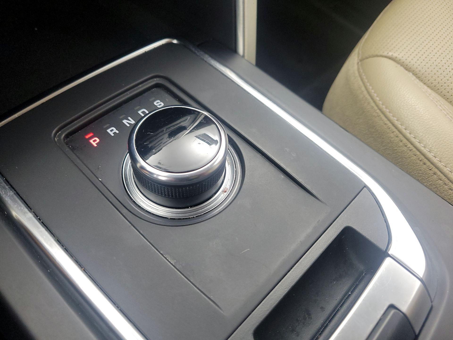 Thumbnail: 2019 Land Rover Discovery Sport - 18