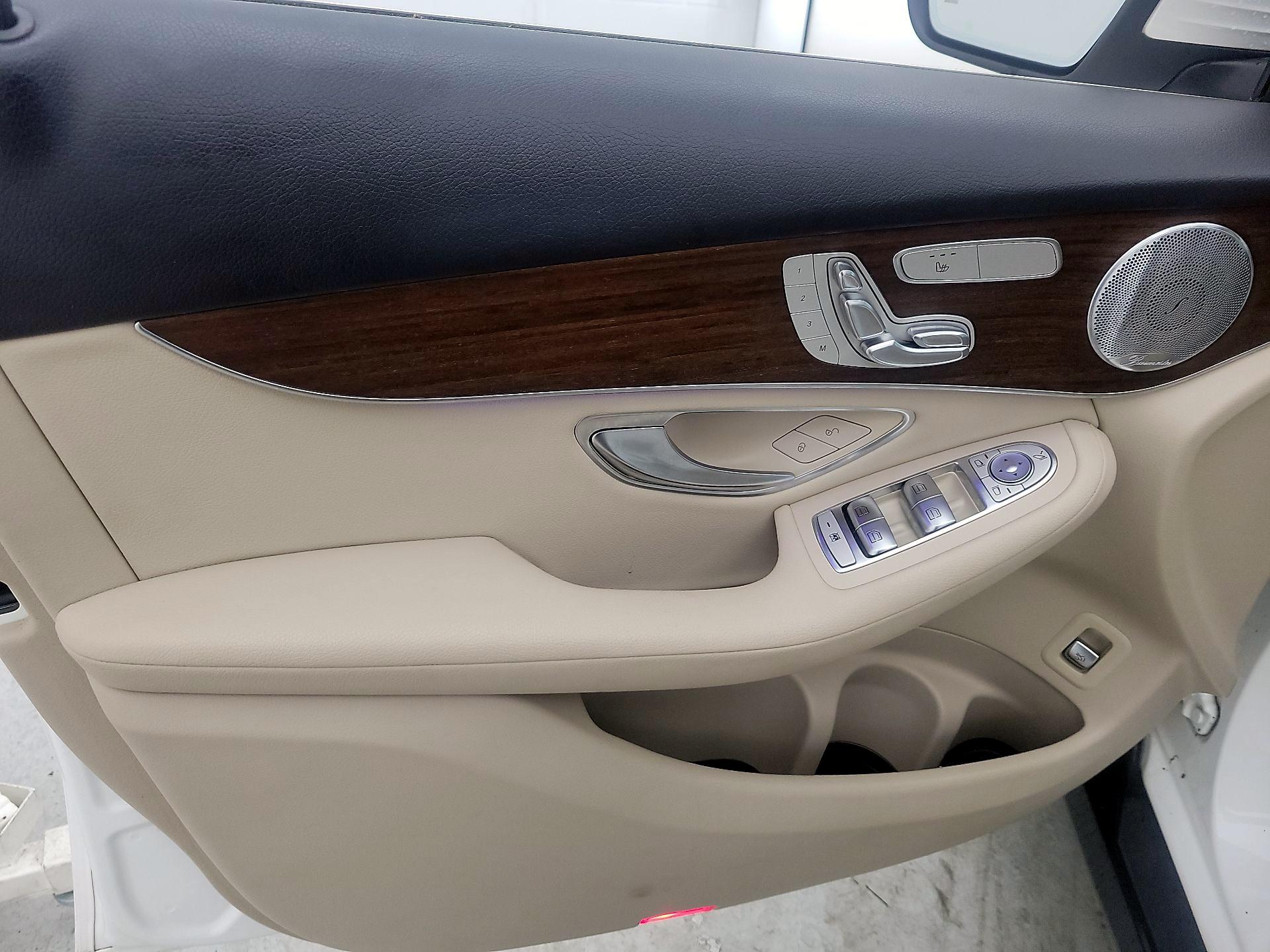 Thumbnail: 2020 Mercedes-Benz GLC - 12