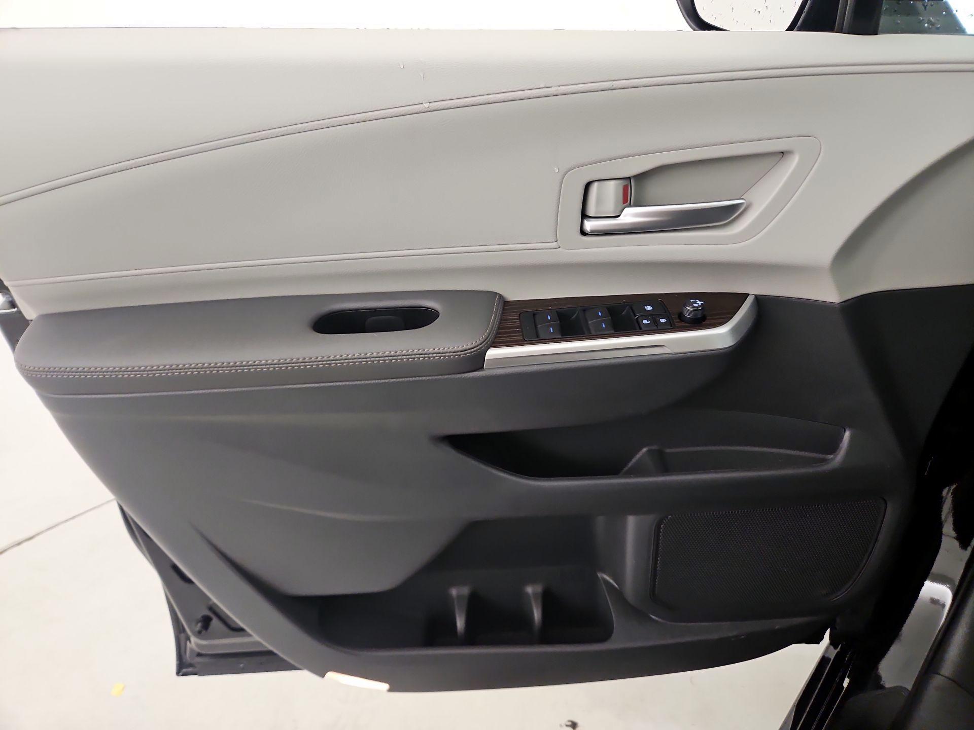 Thumbnail: 2024 Toyota Sienna - 12