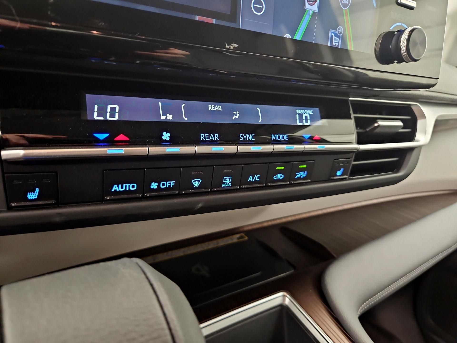 Thumbnail: 2024 Toyota Sienna - 17