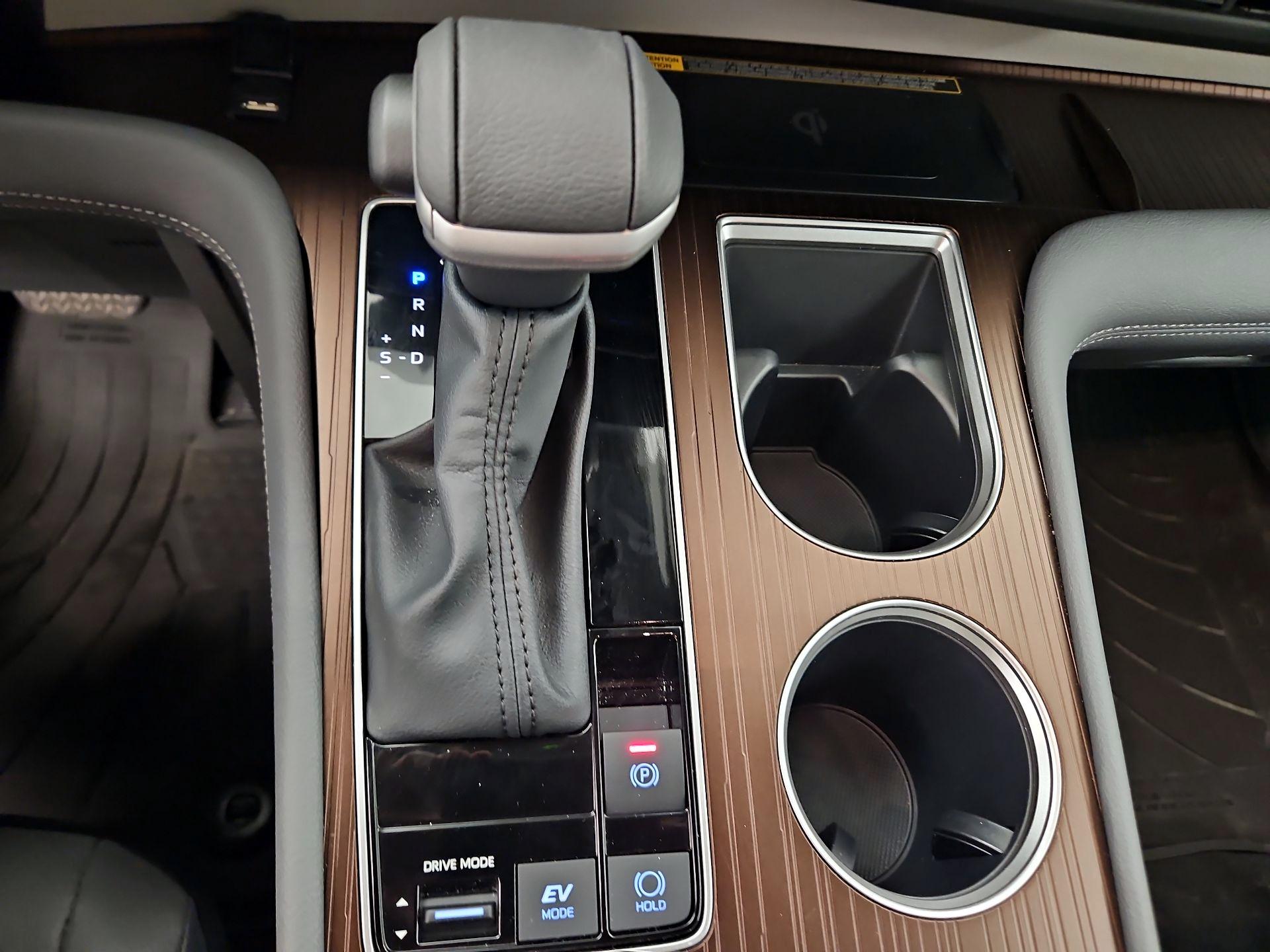 Thumbnail: 2024 Toyota Sienna - 18