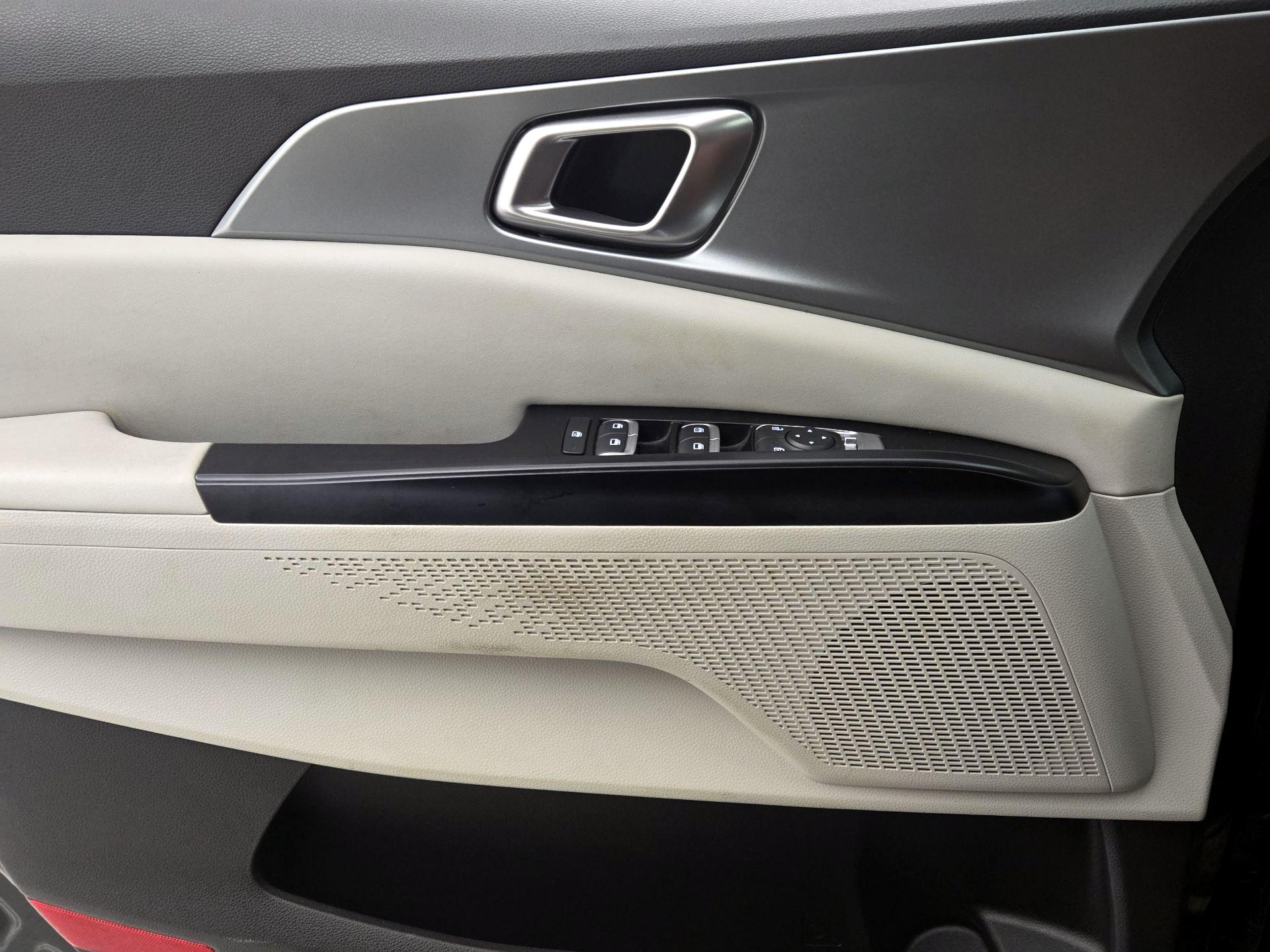 Thumbnail: 2023 Kia Carnival - 12
