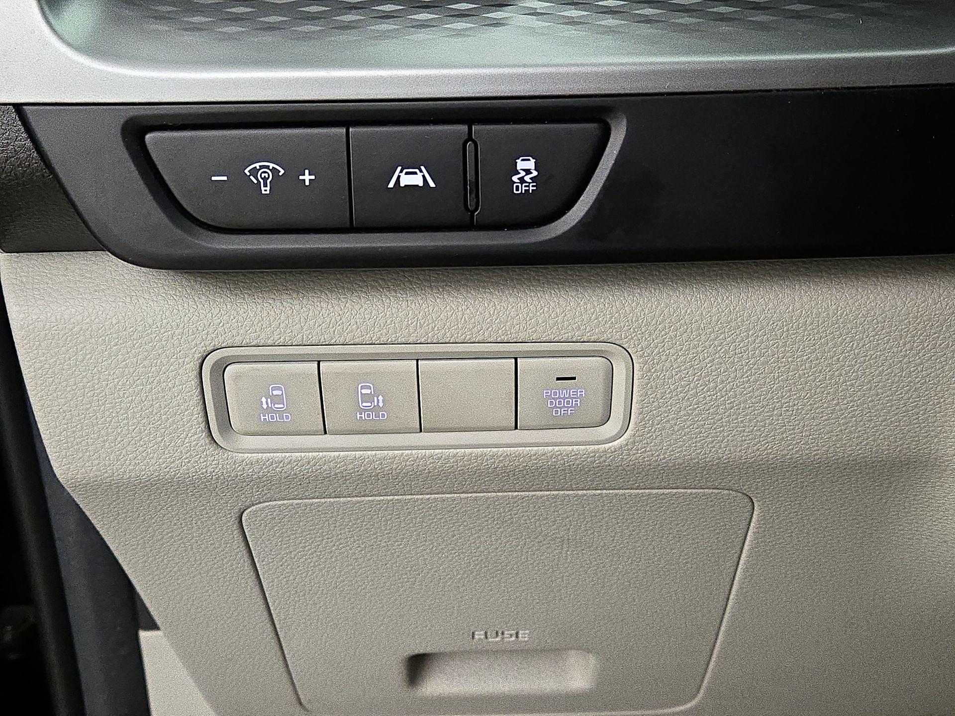 Thumbnail: 2023 Kia Carnival - 13