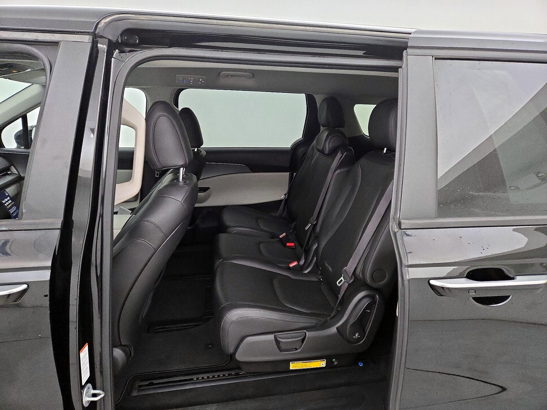 Thumbnail: 2023 Kia Carnival - 19
