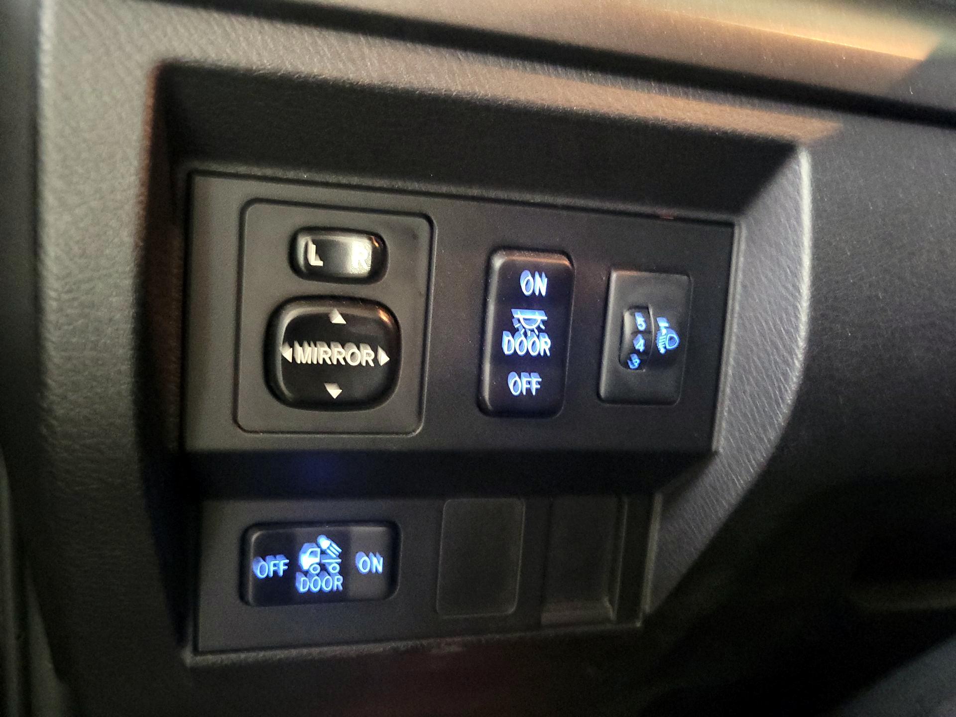 Thumbnail: 2015 Toyota Tundra - 13