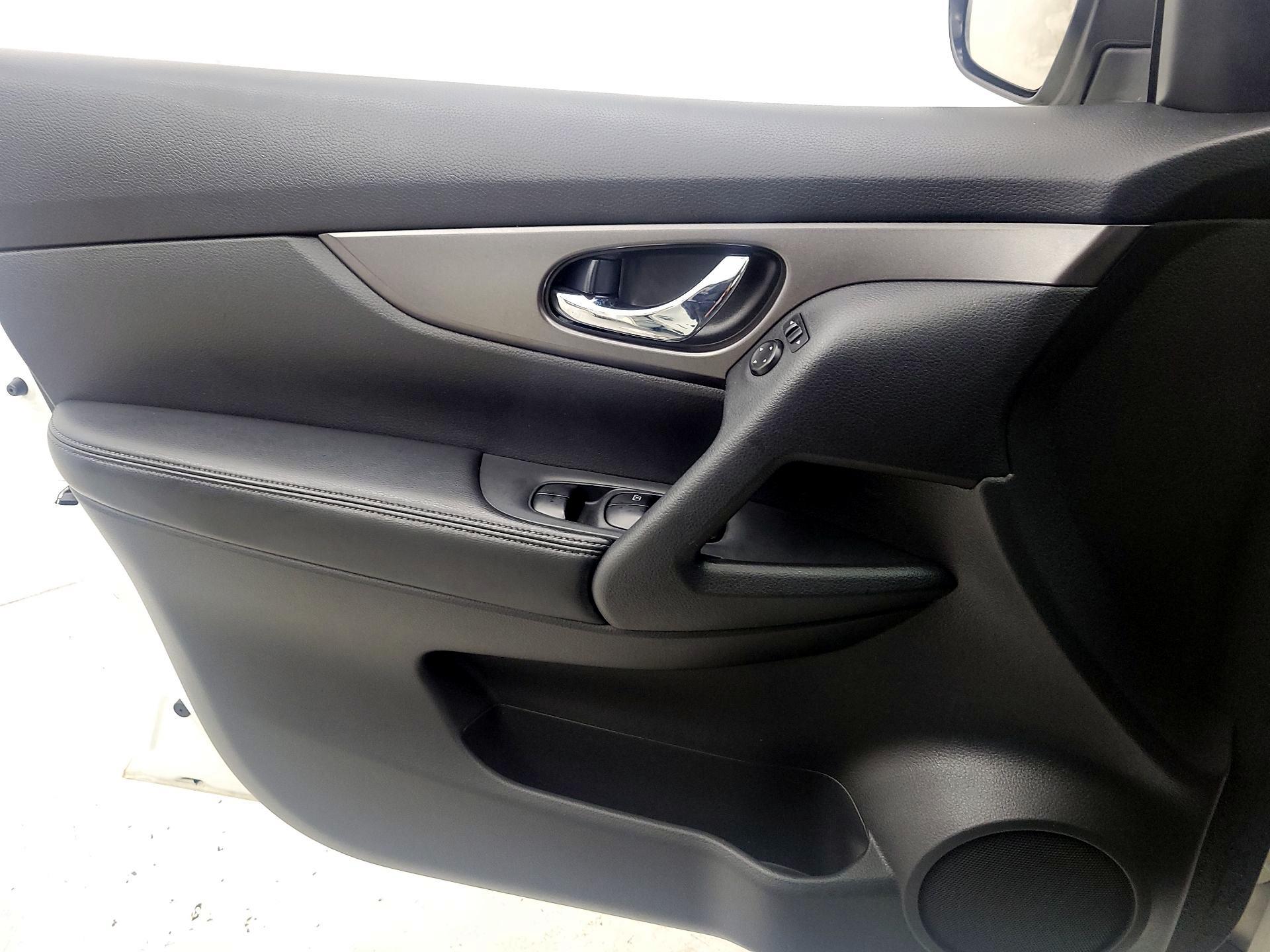 Thumbnail: 2016 Nissan Rogue - 12