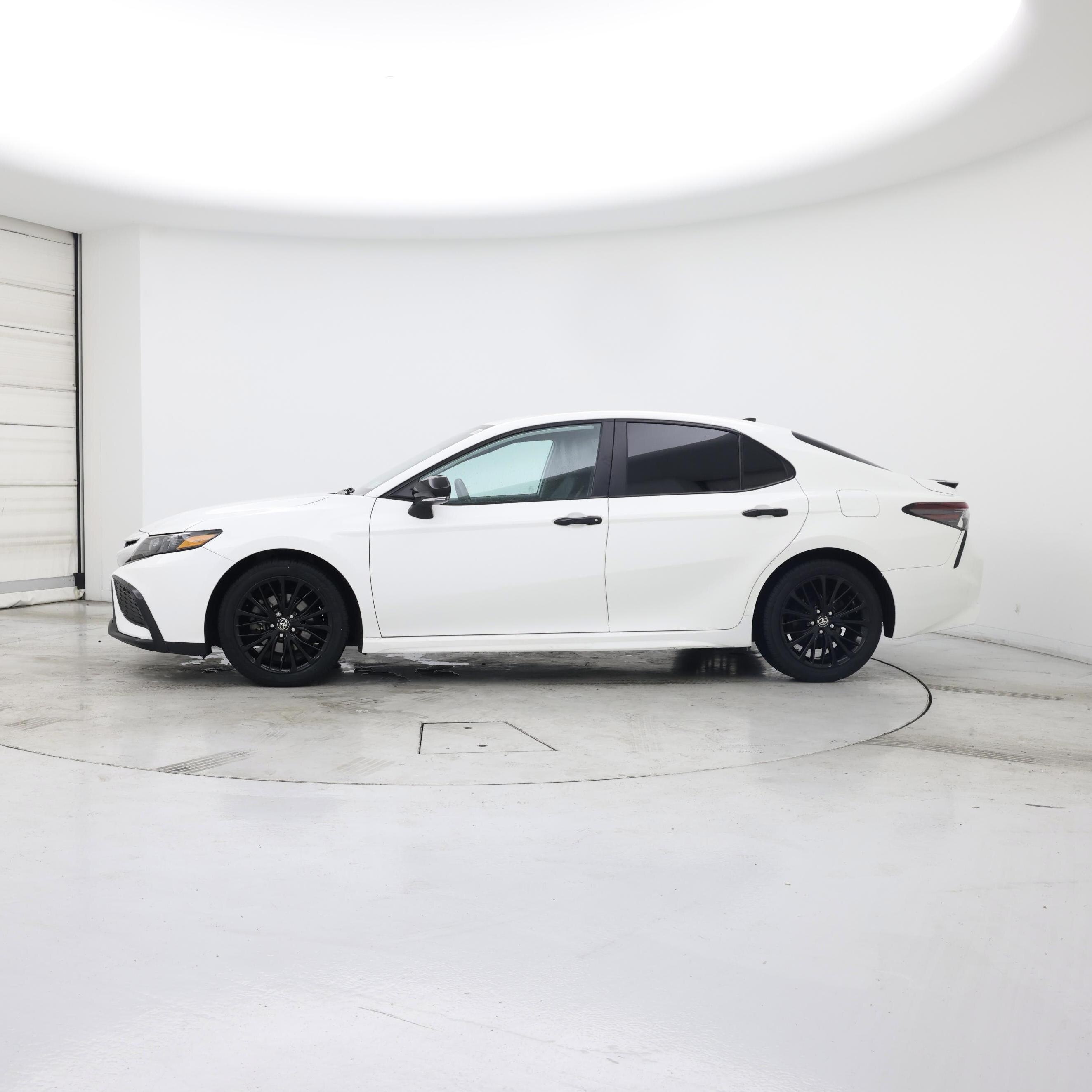 Thumbnail: 2022 Toyota Camry - 3