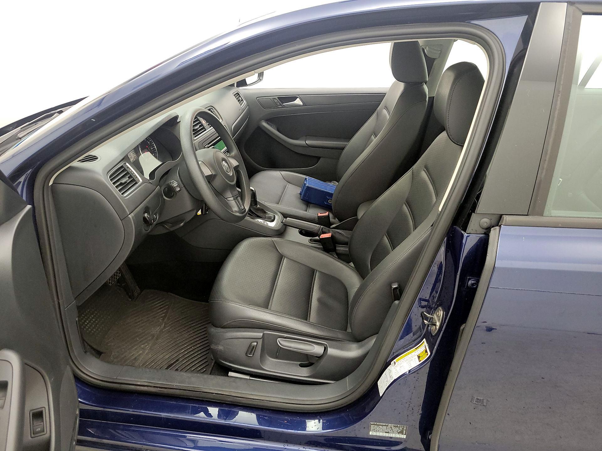 Thumbnail: 2014 Volkswagen Jetta - 11
