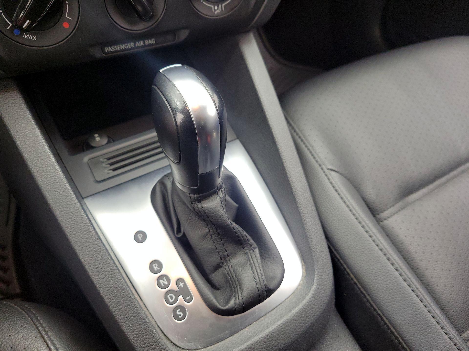 Thumbnail: 2014 Volkswagen Jetta - 16