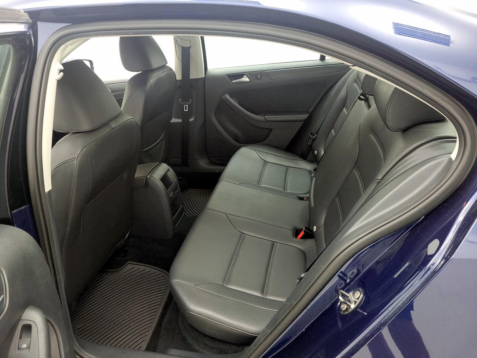 Thumbnail: 2014 Volkswagen Jetta - 18