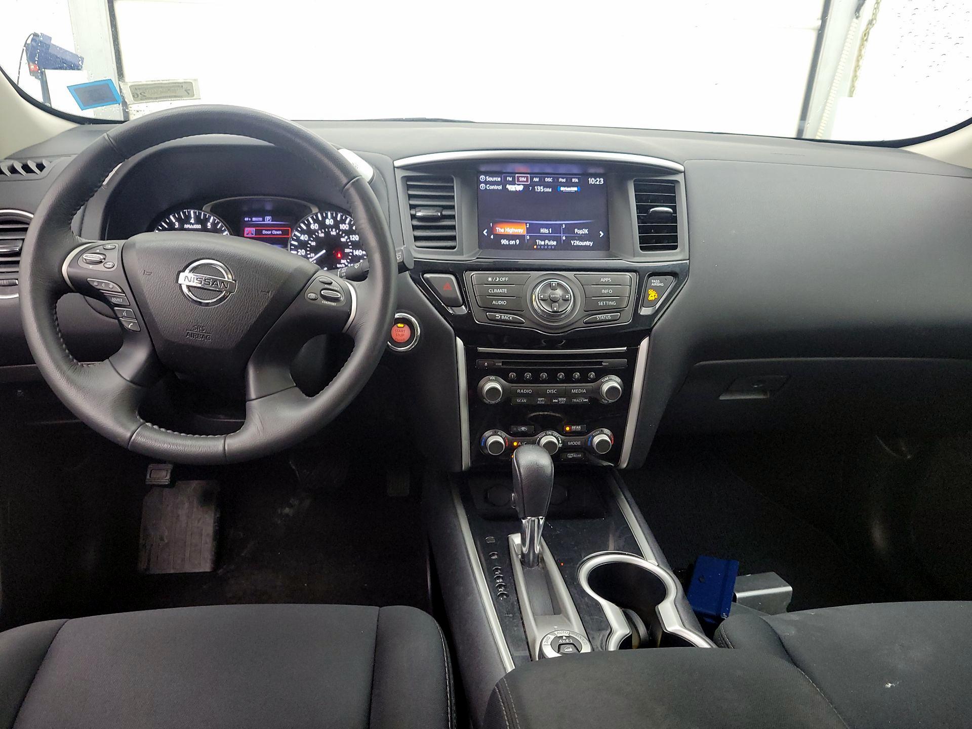 Thumbnail: 2017 Nissan Pathfinder - 9