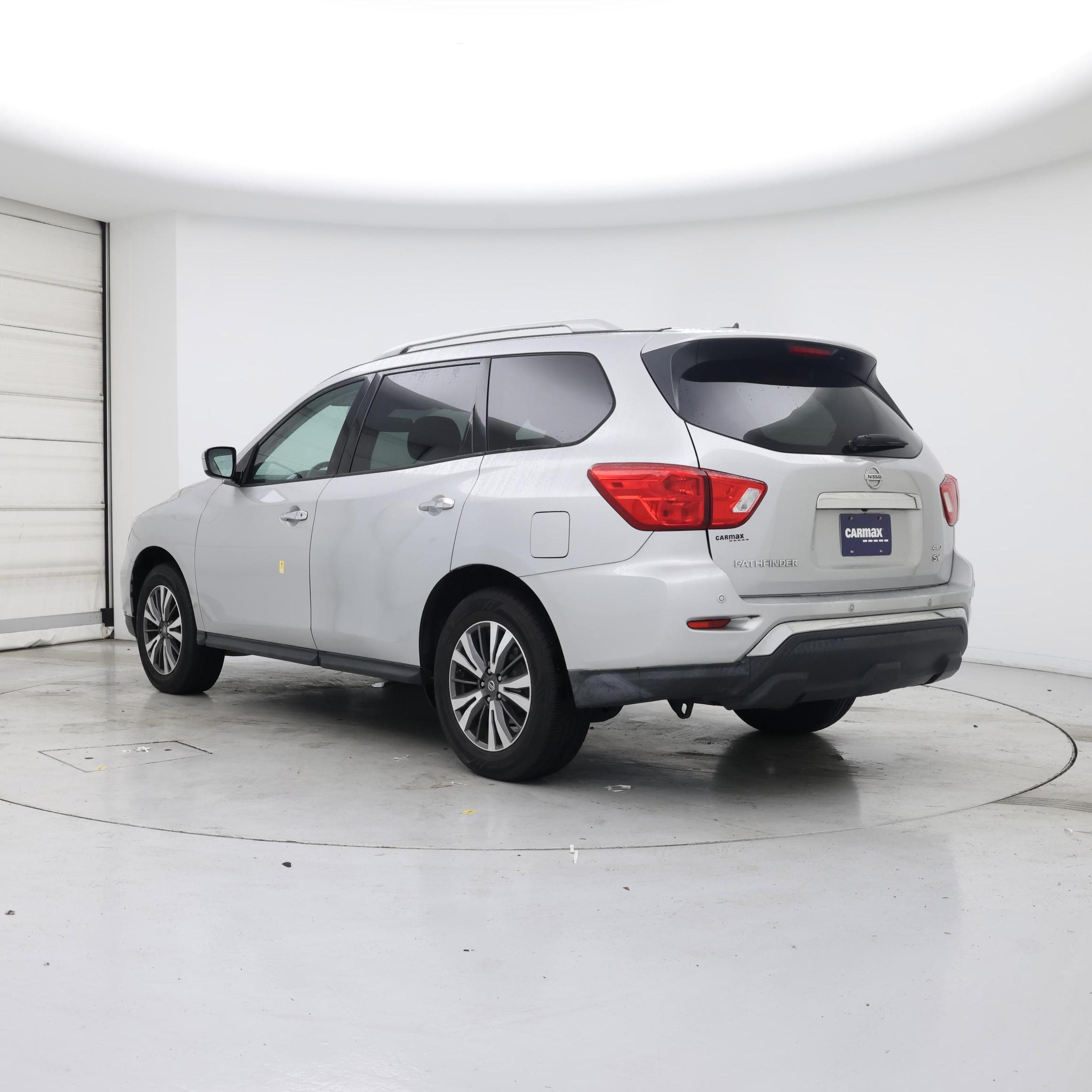 Thumbnail: 2017 Nissan Pathfinder - 2