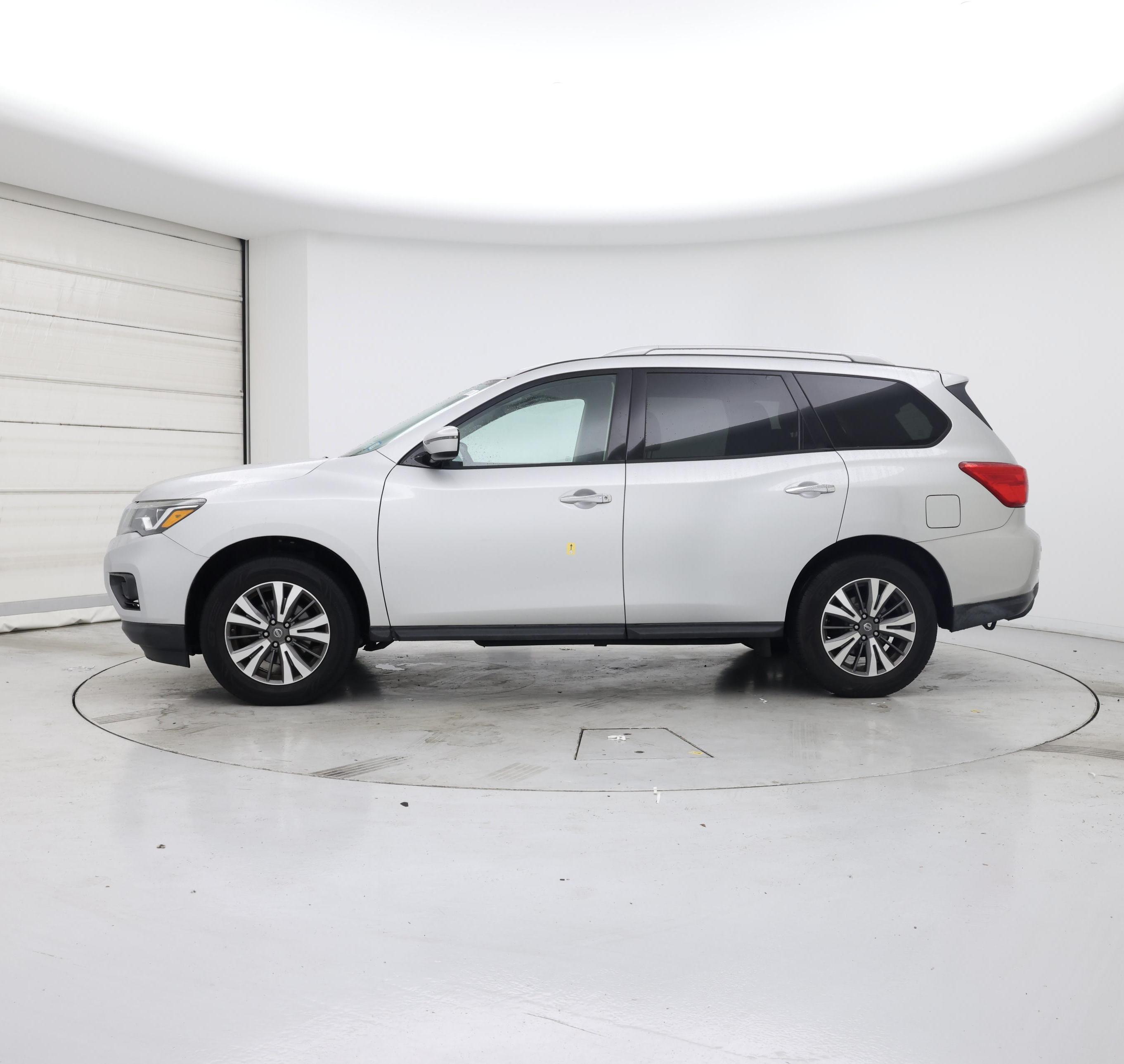 Thumbnail: 2017 Nissan Pathfinder - 3