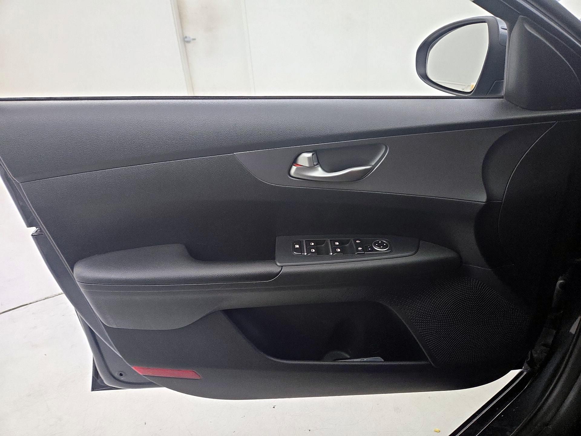 Thumbnail: 2020 Kia Forte - 12