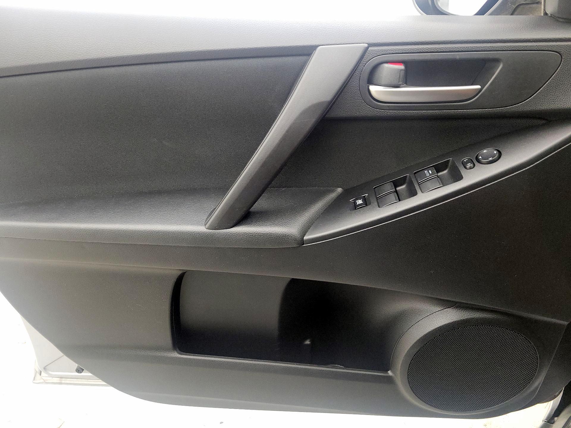 Thumbnail: 2013 Mazda Mazda3 - 12